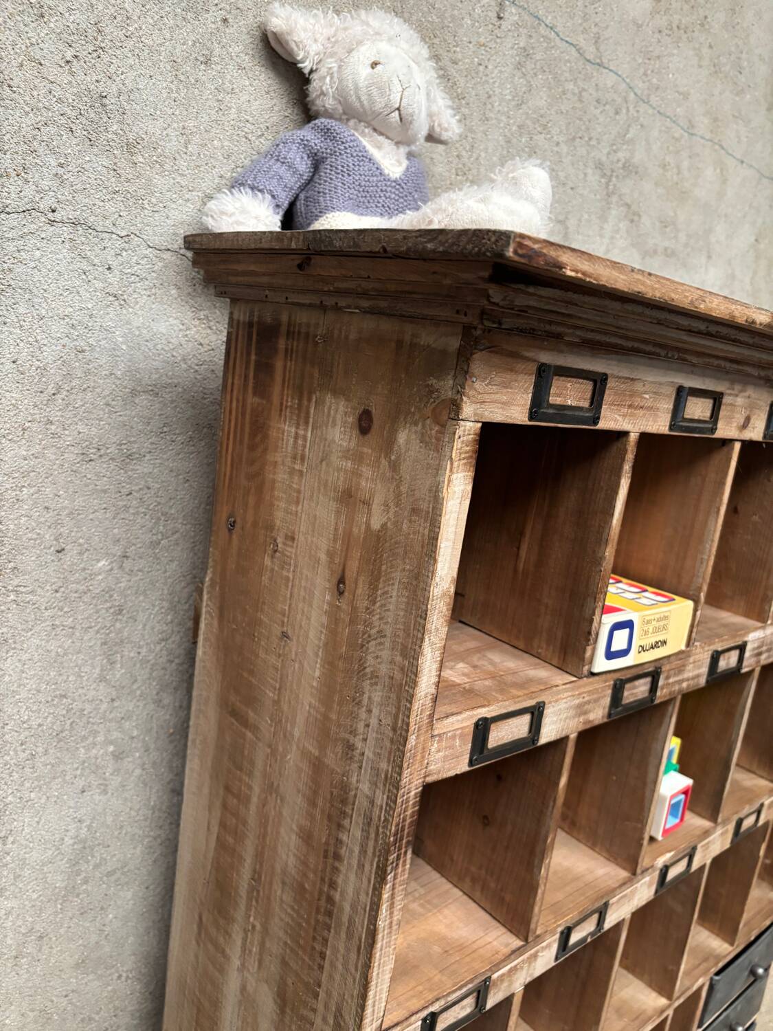 Contemporary trade furniture