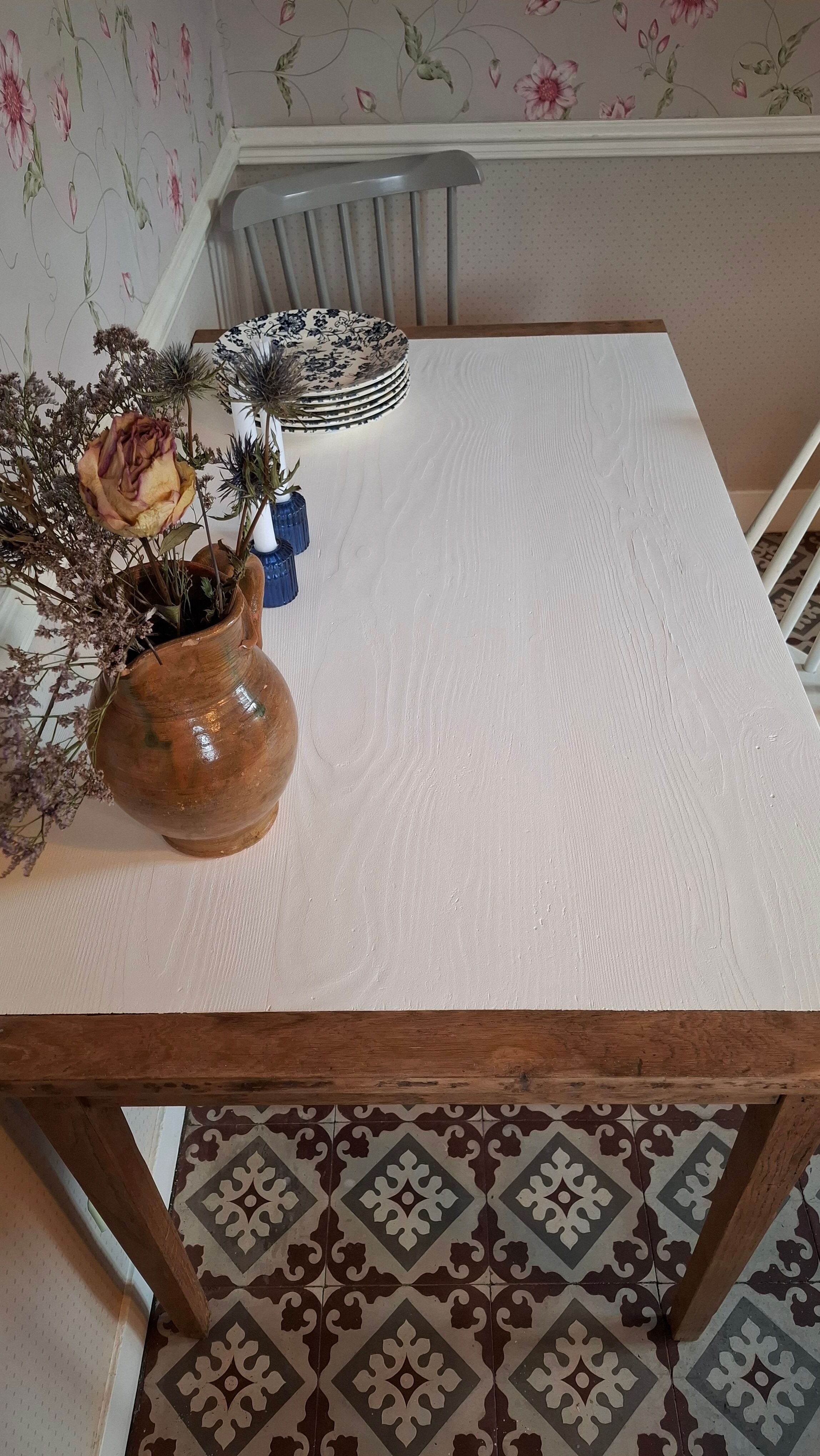 Farm table