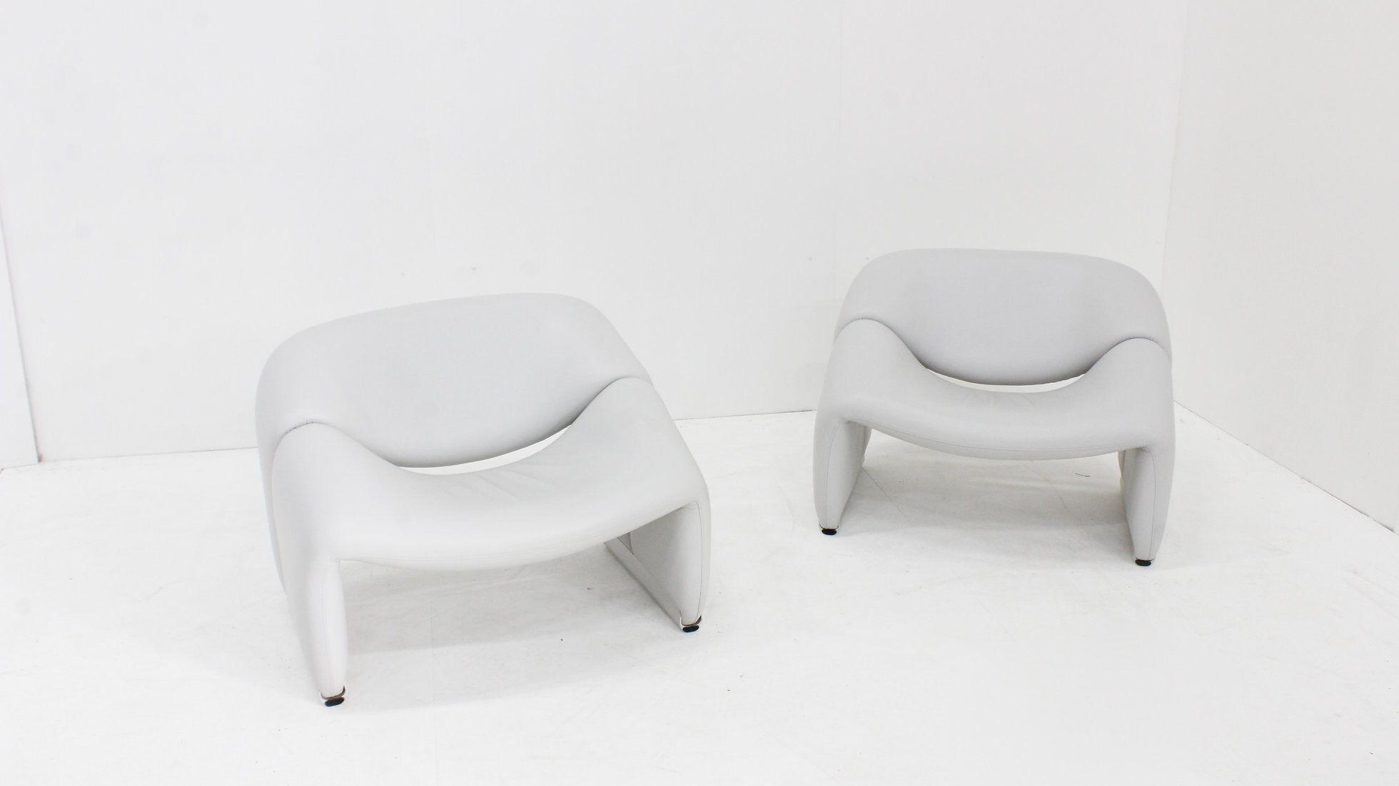 Set of 2 Artifort Groovy M chairs F598 Pierre Paulin in leather