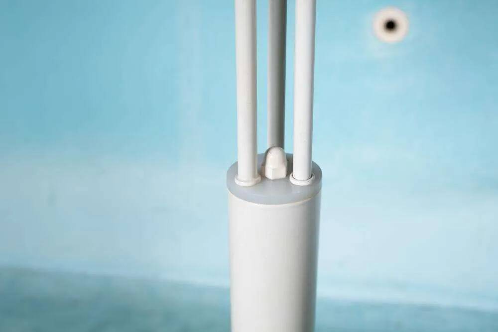 Minimalist floor lamp cascade space age white