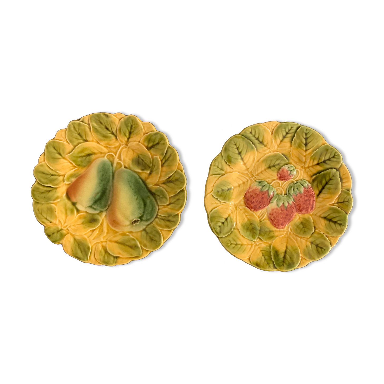 2 dessert plates in Sarreguemines fruit, strawberries and pears, early 19th century