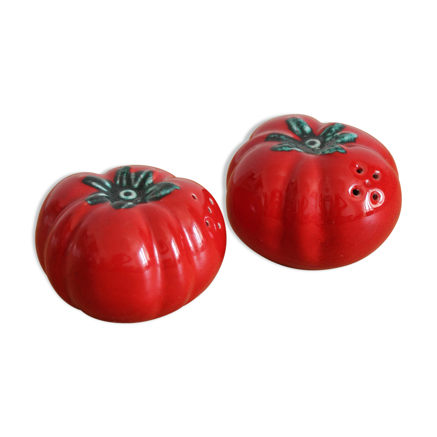 Salt and pepper tomato in vintage slurry