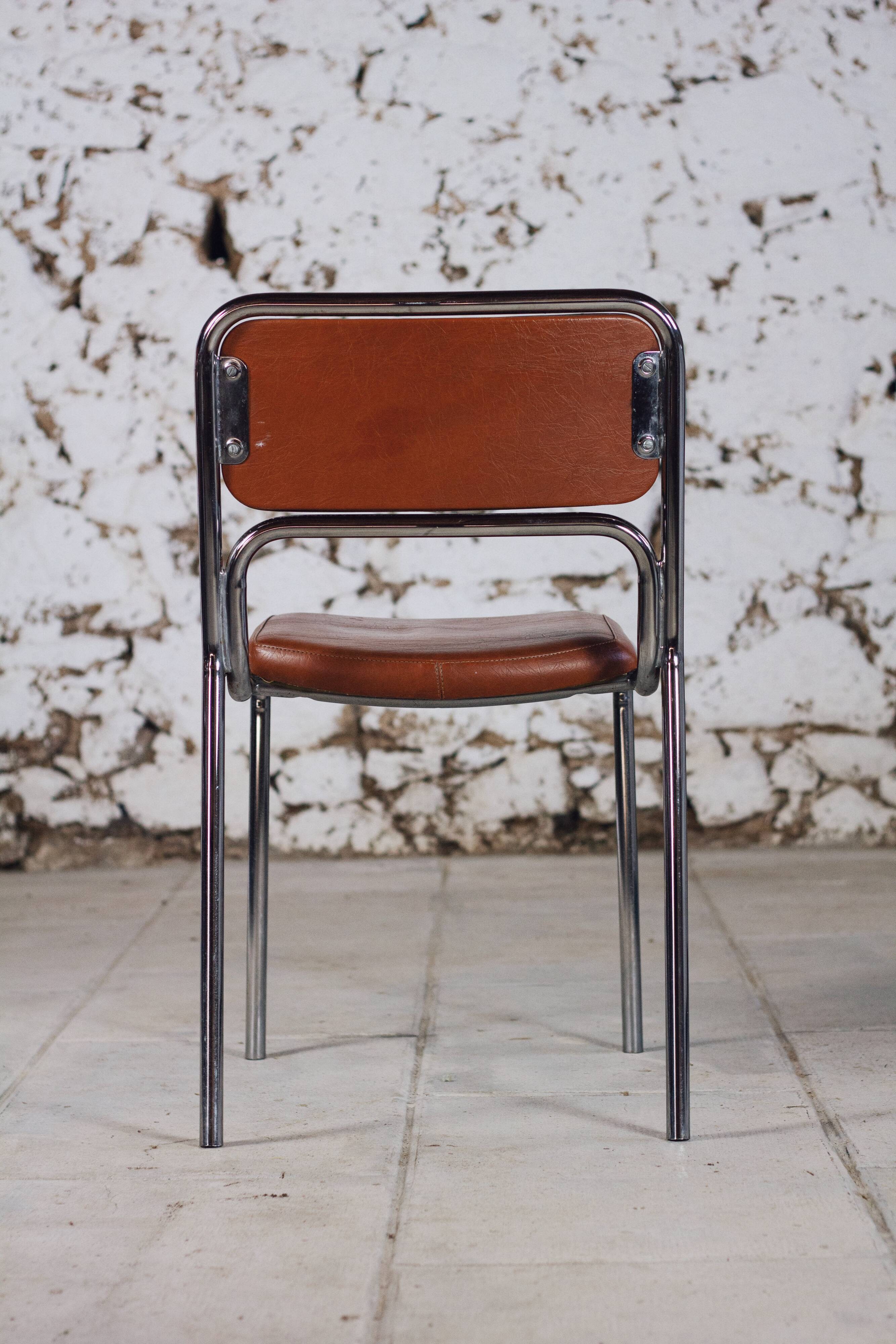 8 vintage tubular chrome and skai chairs, 1970