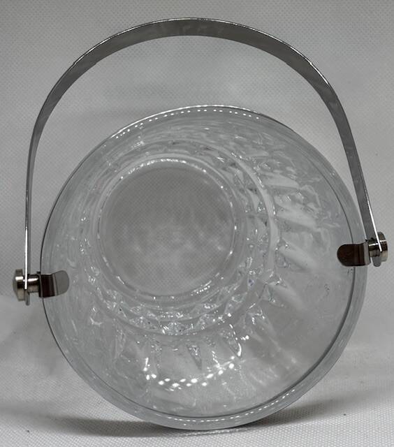 Diamond-cut crystal ice bucket