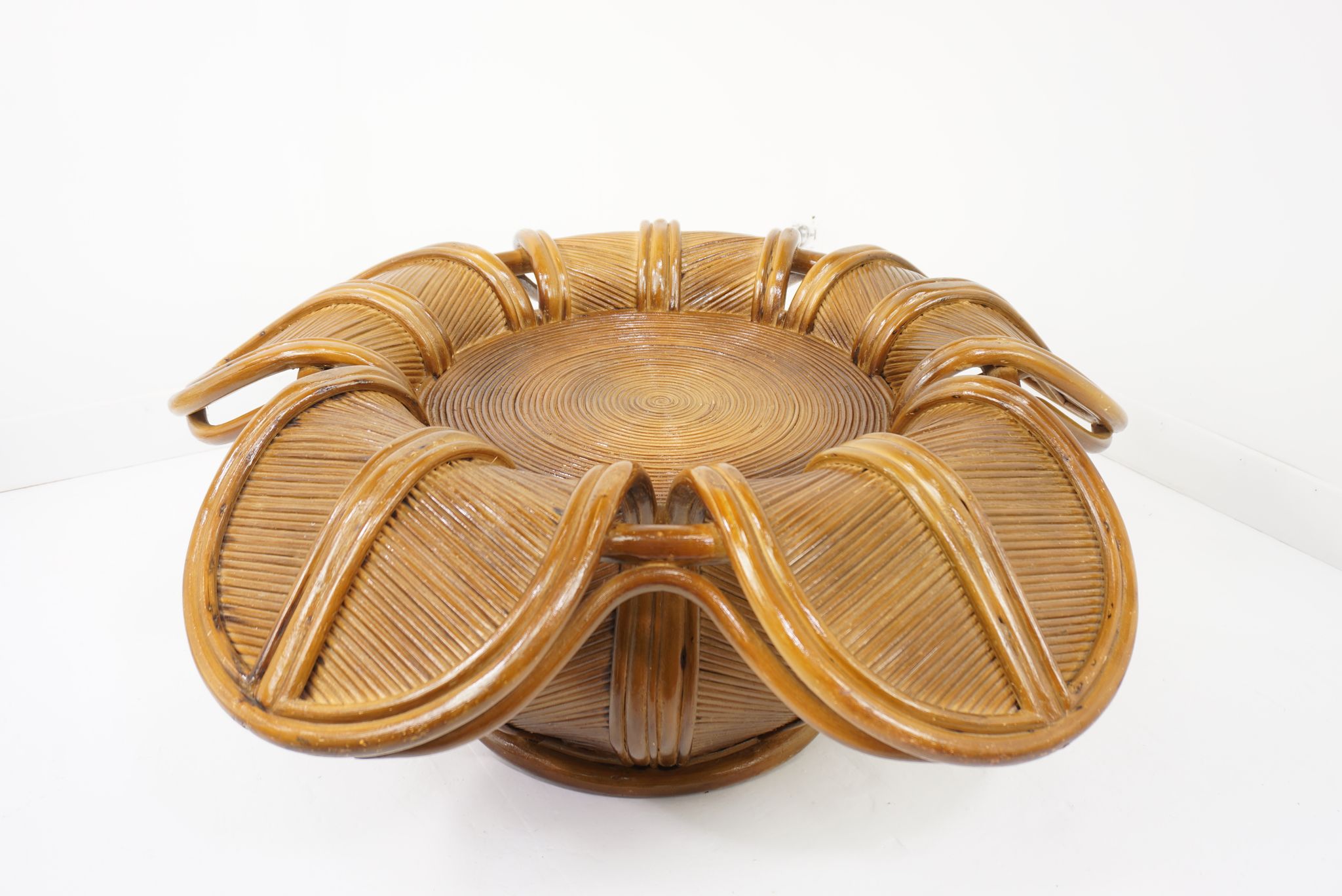 60s Italian design flower coffee table in rattan and glass marquetry