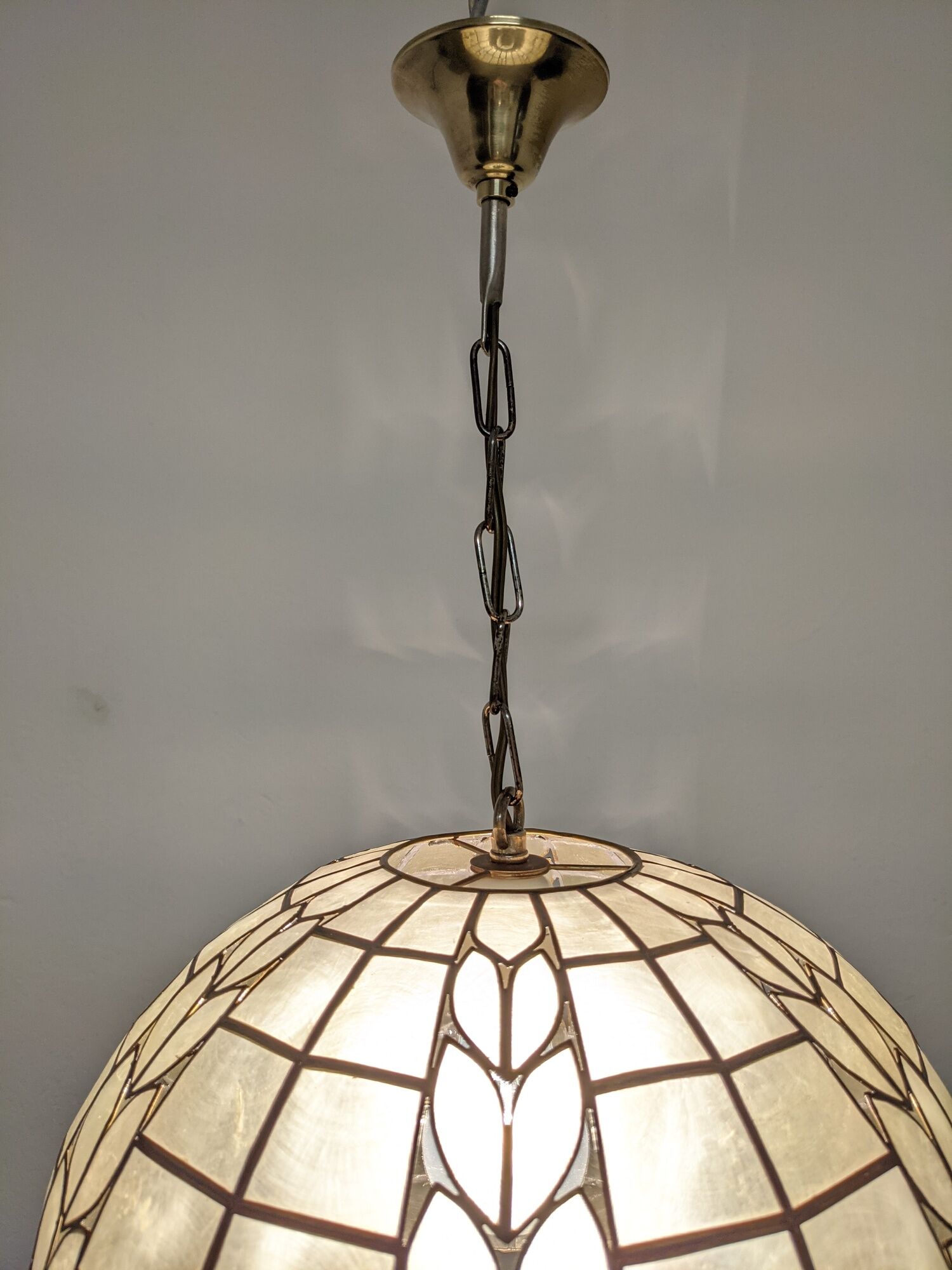 Xl mother-of-pearl suspension from the 70s