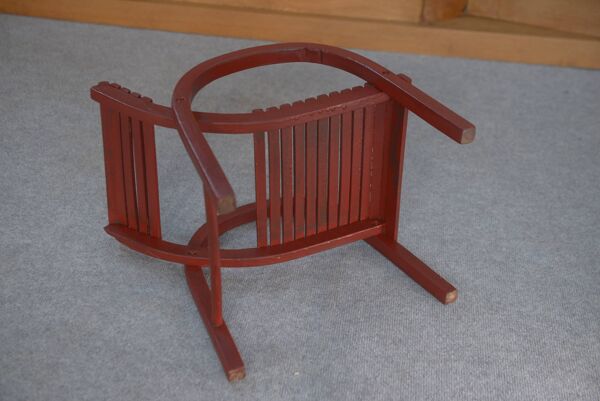 Chaise pour enfant en bois courbé rouge théâtre BAUMANN 1930's