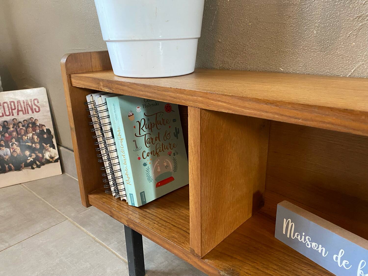 Small vintage sideboard (shallow)