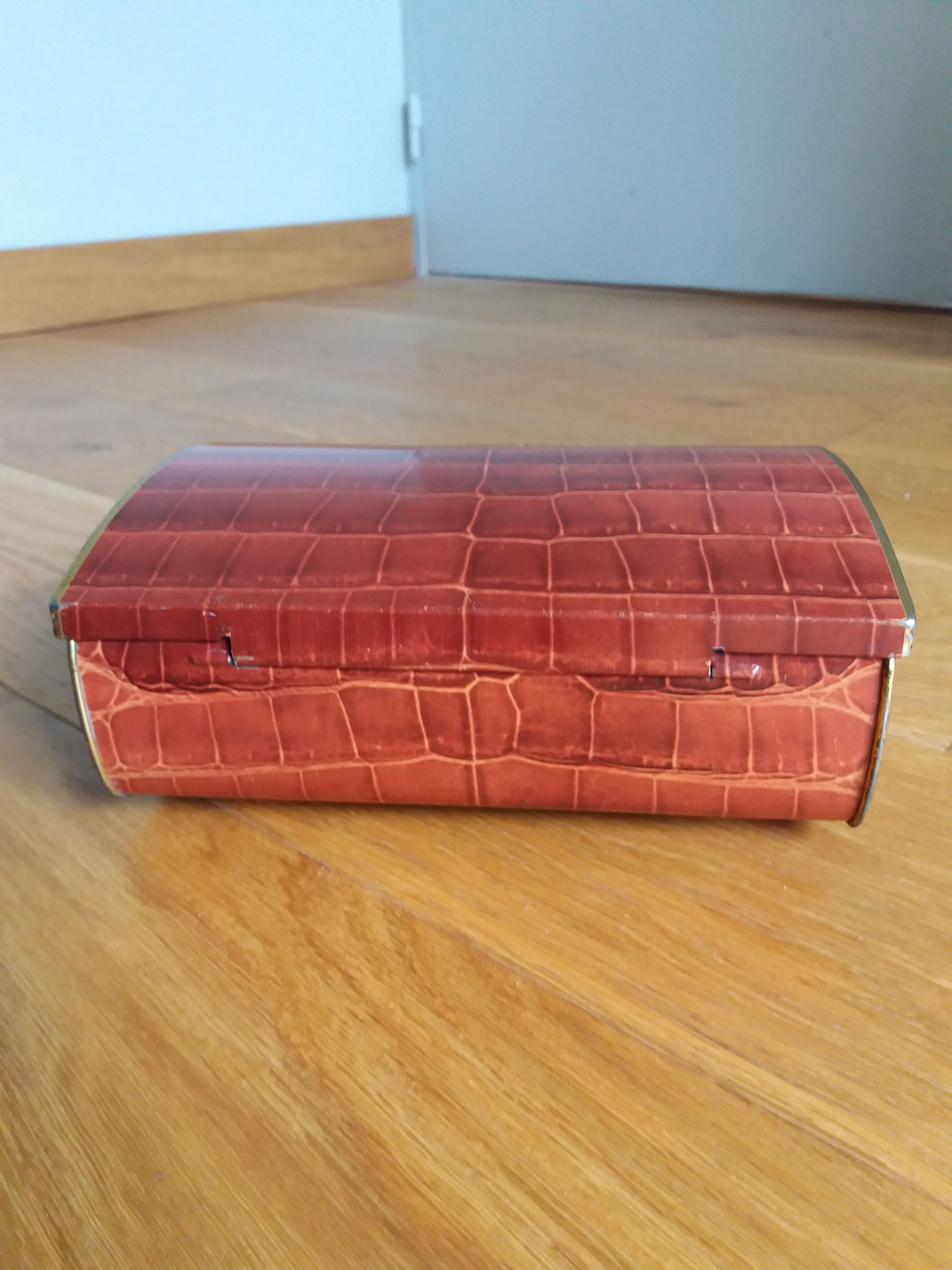 Cote d'Or crocodile skin effect metal advertising box