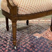 Paire de fauteuils Louis XVI début XXème en noyer