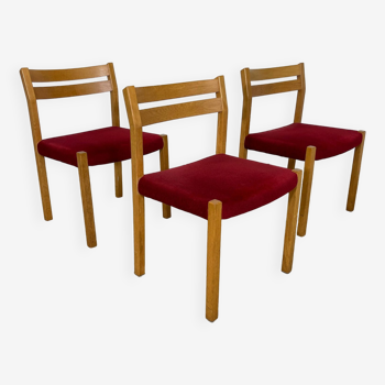 Set of 3 Moller 401 chairs oak red fabric Denmark 1970s