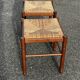 Paire de tabourets années 50 en bois et assise paillée
