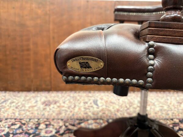 Fauteuil capitaine Chestfield anglais classique