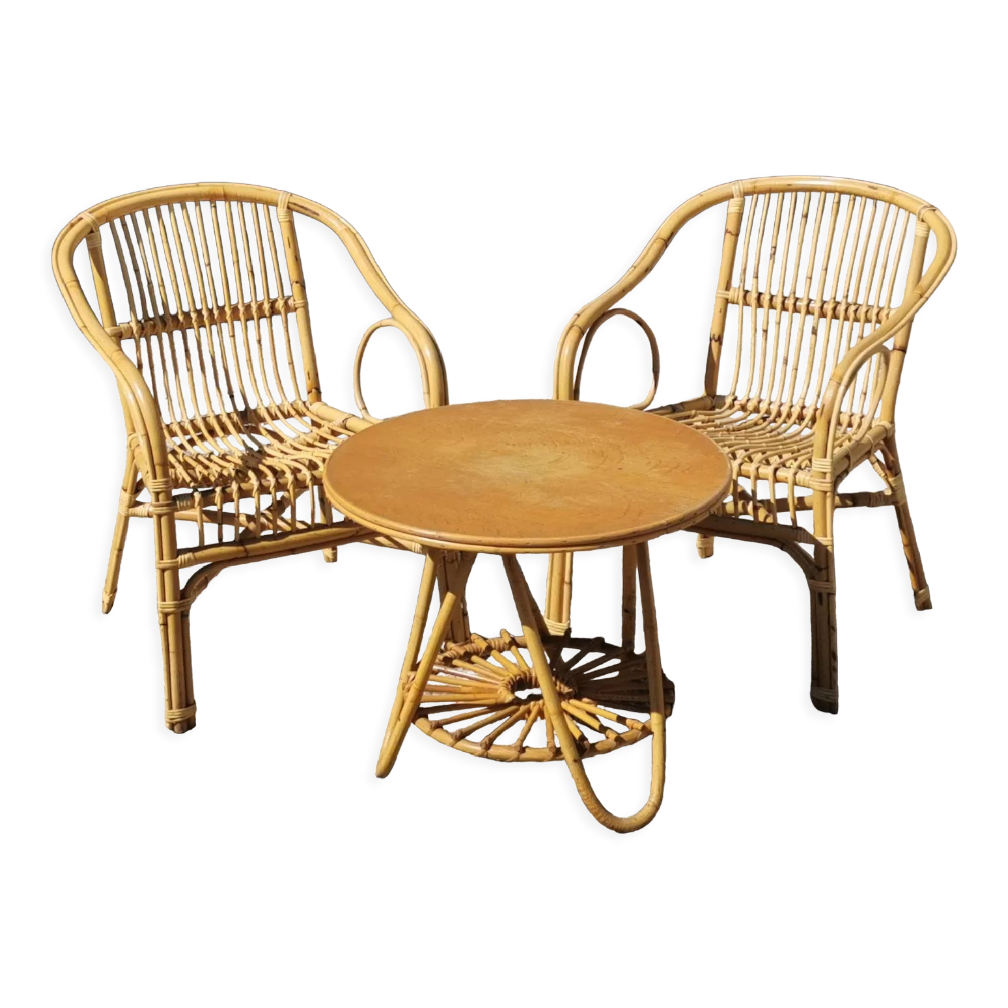 Ensemble fauteuils en rotin et table basse