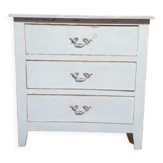 Antique chest of drawers