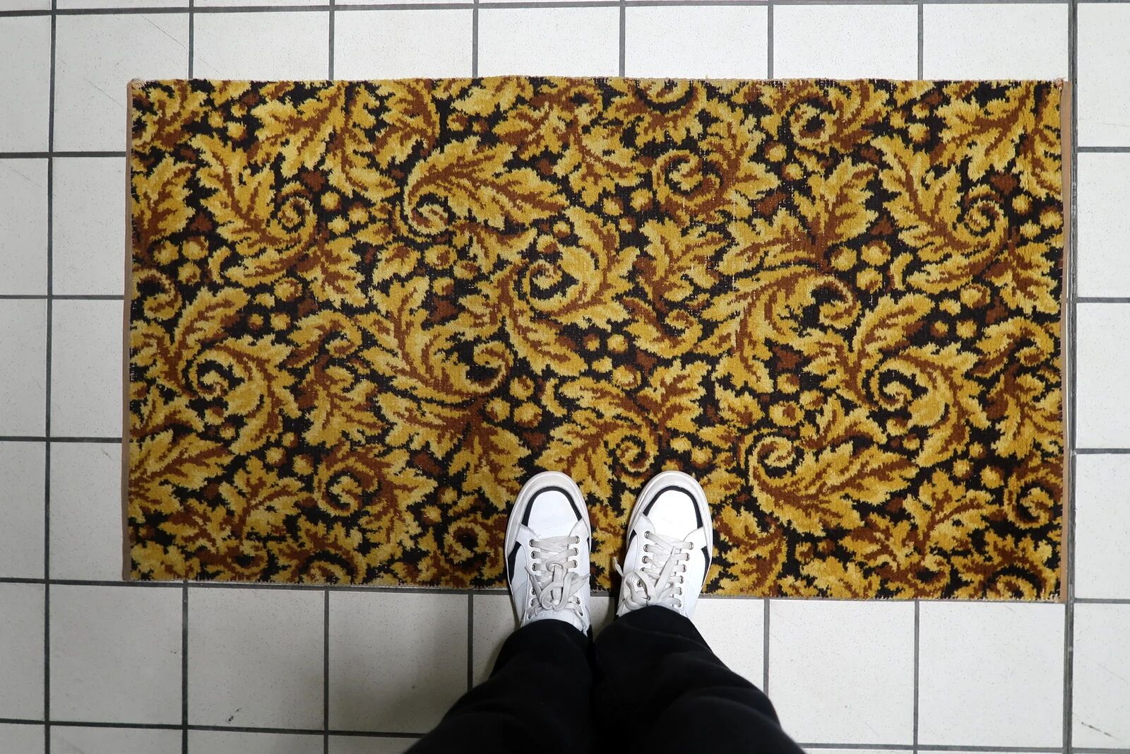 1960s German acrylic rug with gold and brown 2.2' x 4.1 - 1C1287