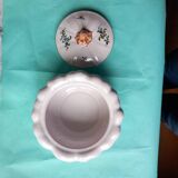 Le Moustiers candy or sugar bowl in the shape of a pattypan
