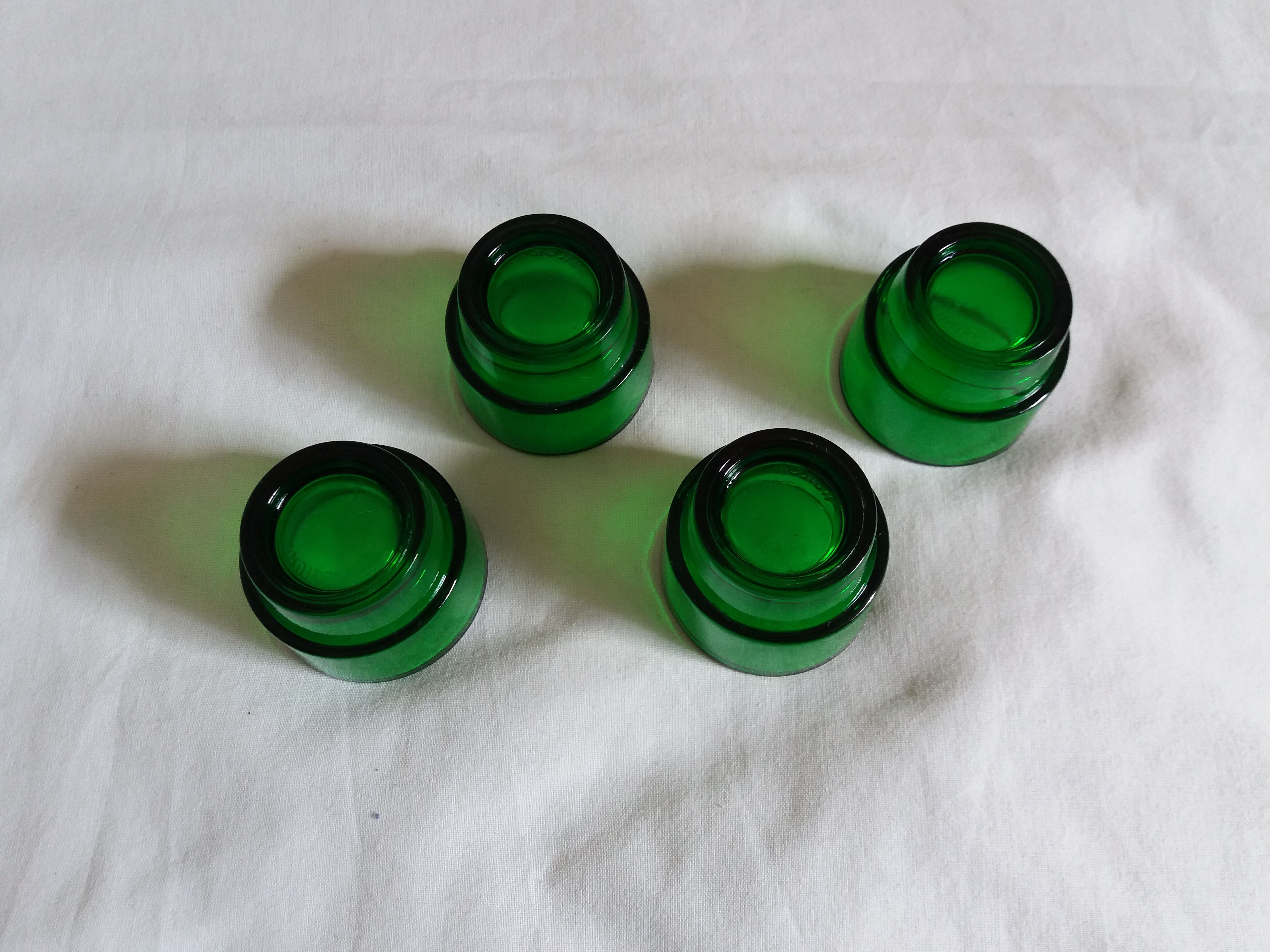 Set of 4 glass shells