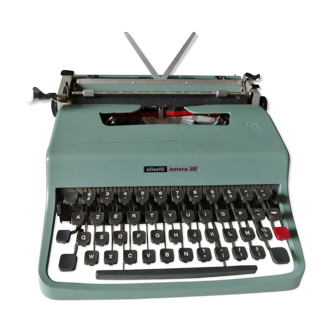 Portable typewriter Olivetti lettera 32