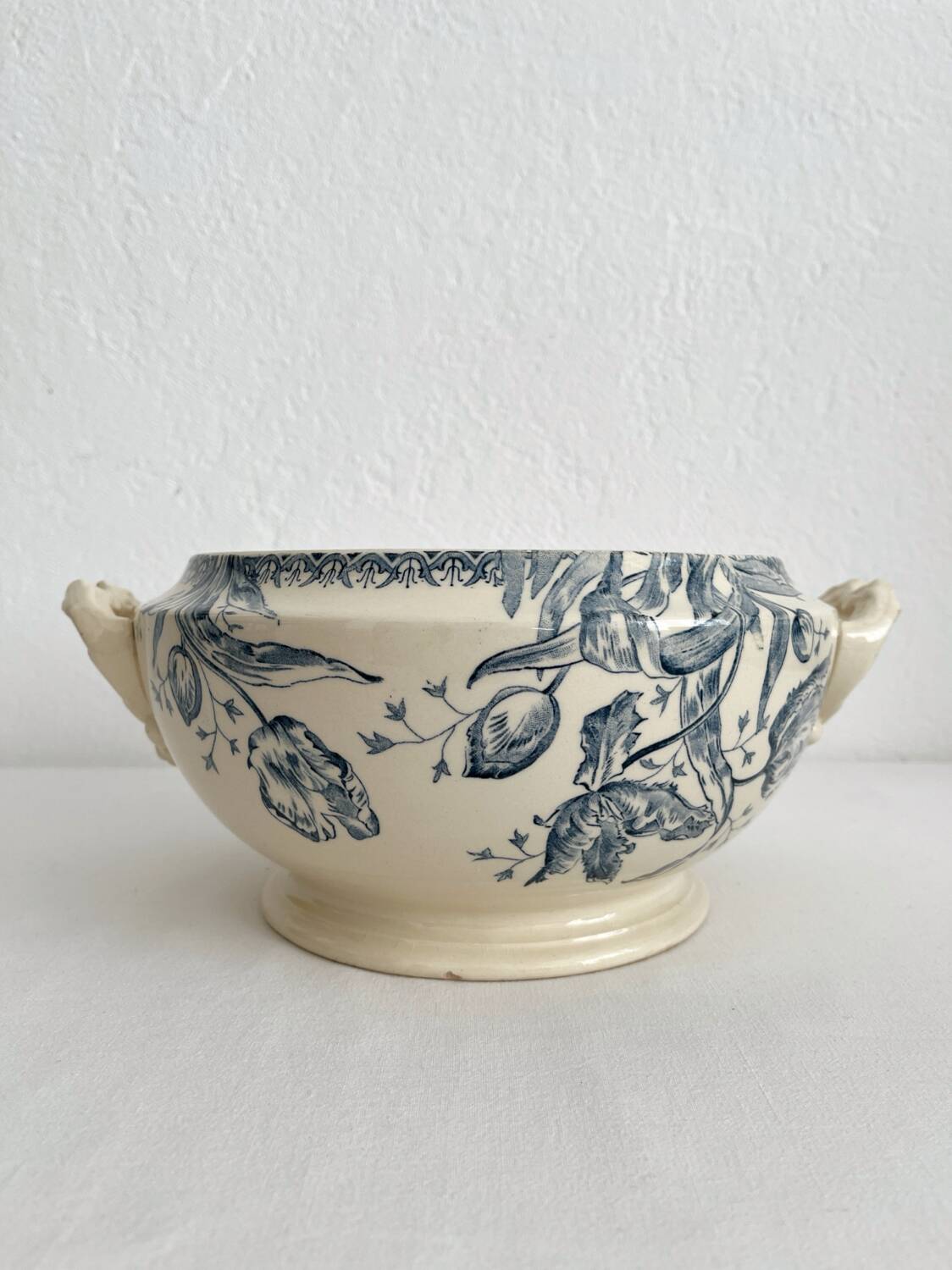 Antique ironstone tureen “Tulips” Gien