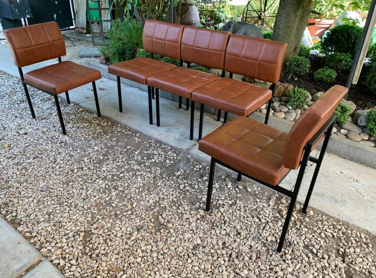 Suite de 5 chauffeuses skaï fauve 1950