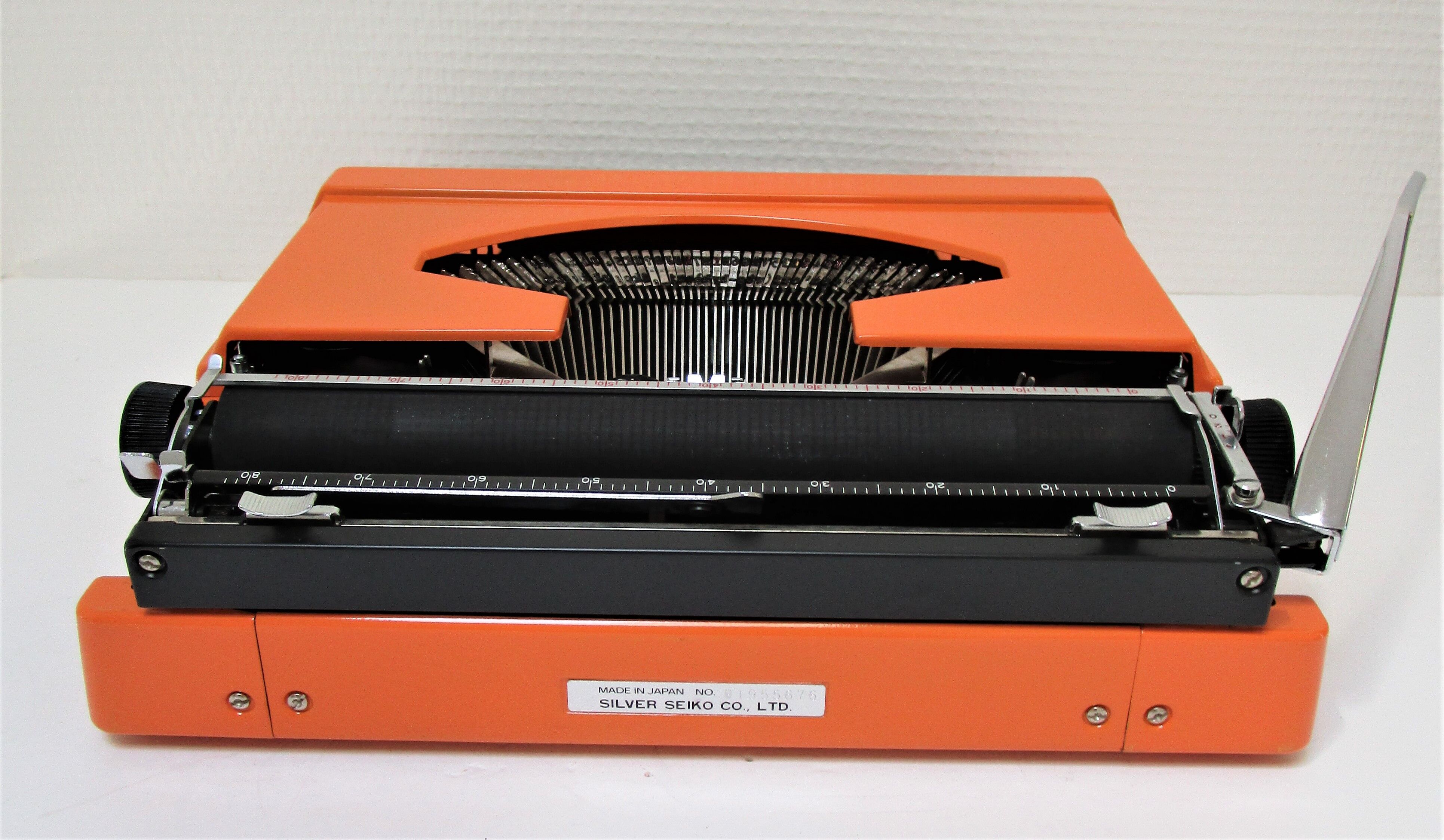 Silver Reed 200 orange metal typewriter made in Japan 70s