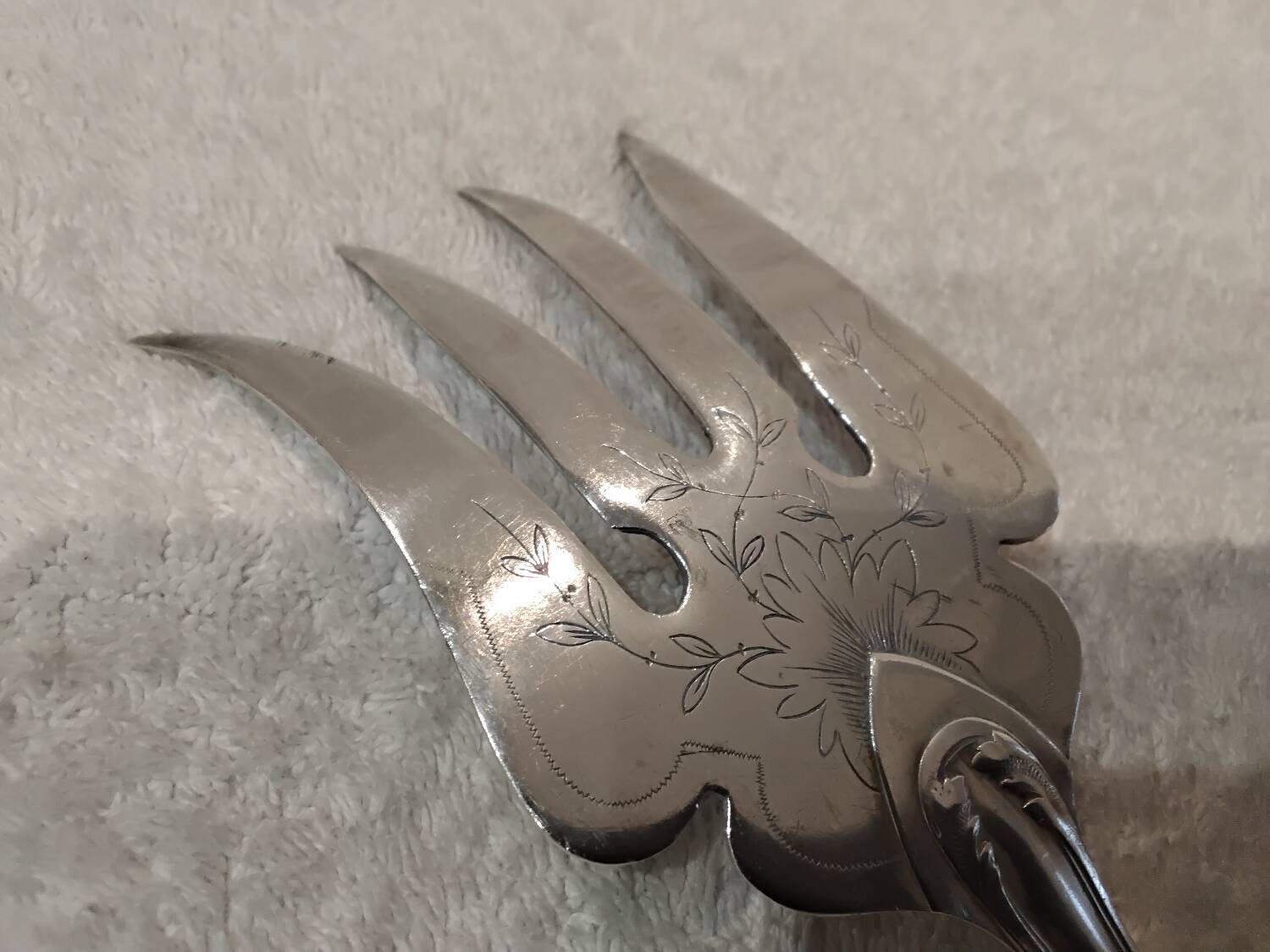 Silver plated fish serving fork, Ercuis goldsmith, laurels