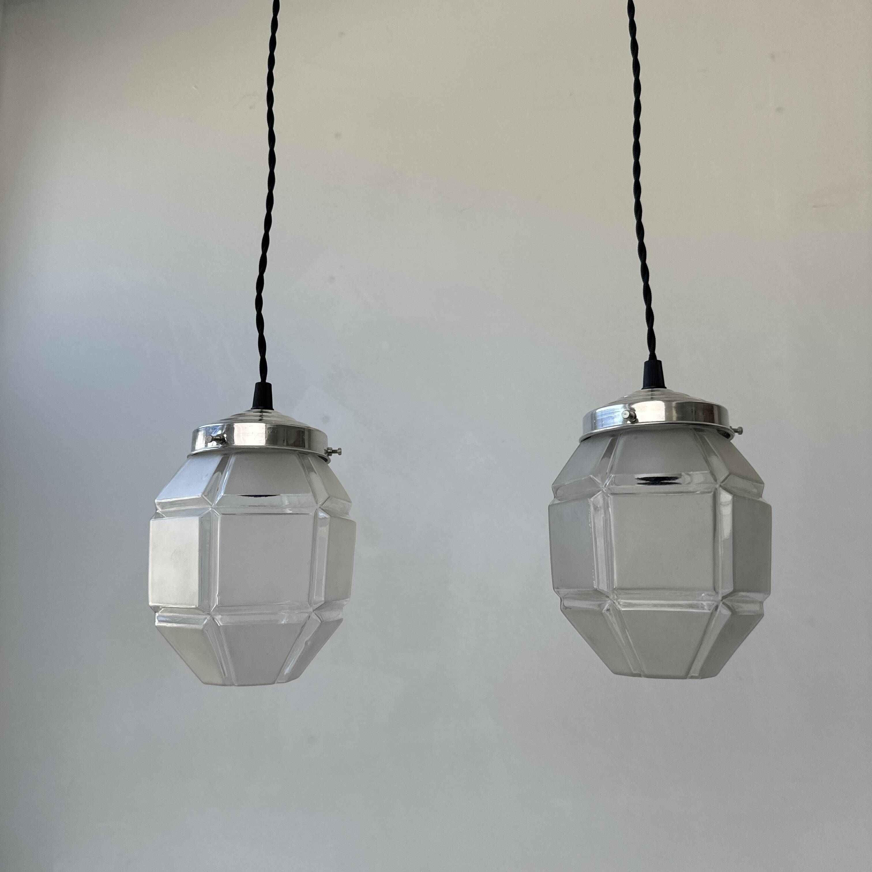 Paire d’anciennes suspensions hexagonales vintage