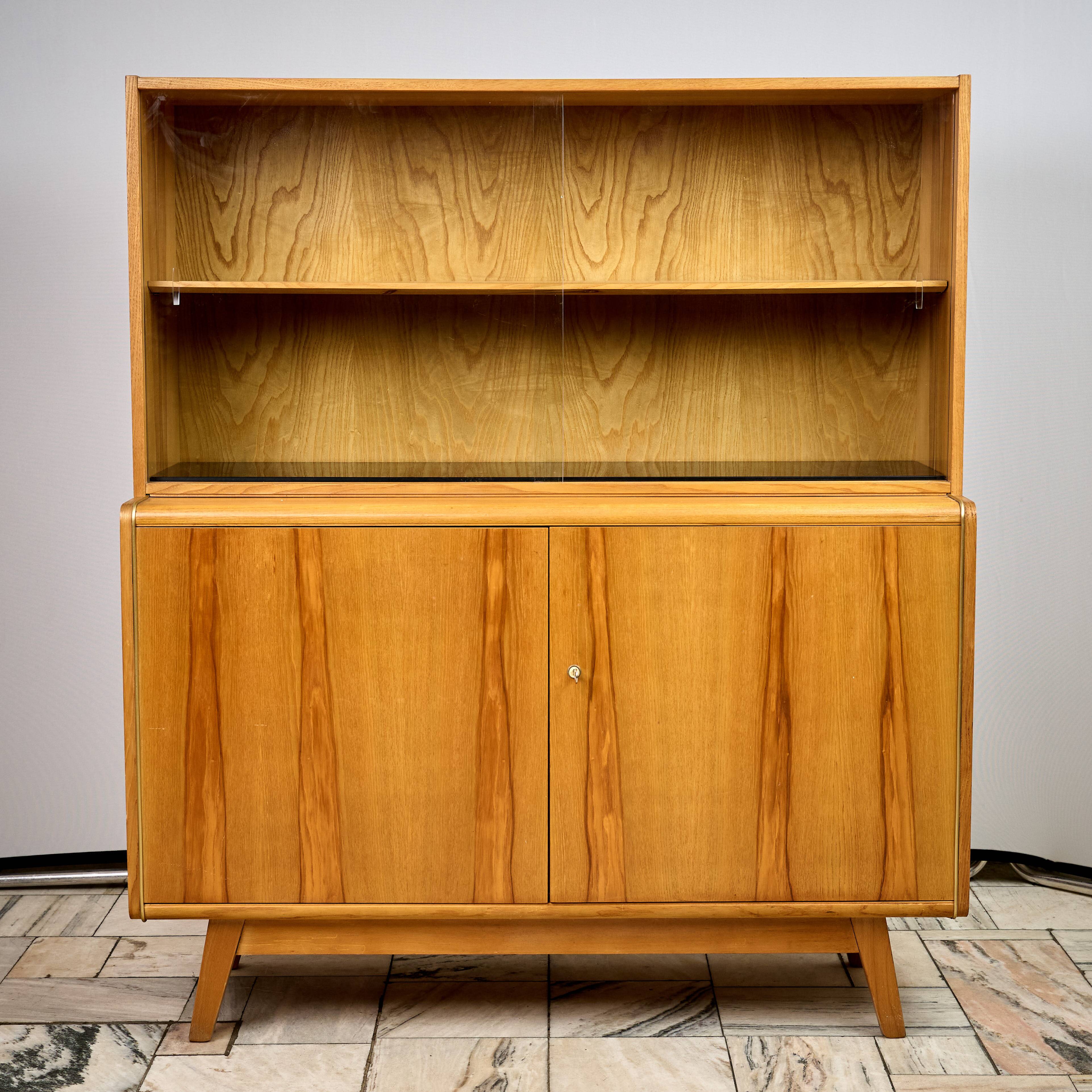 Vitrine par Hubert Nepožitek et Bohumil Landsman pour Jitona, années 1960.
