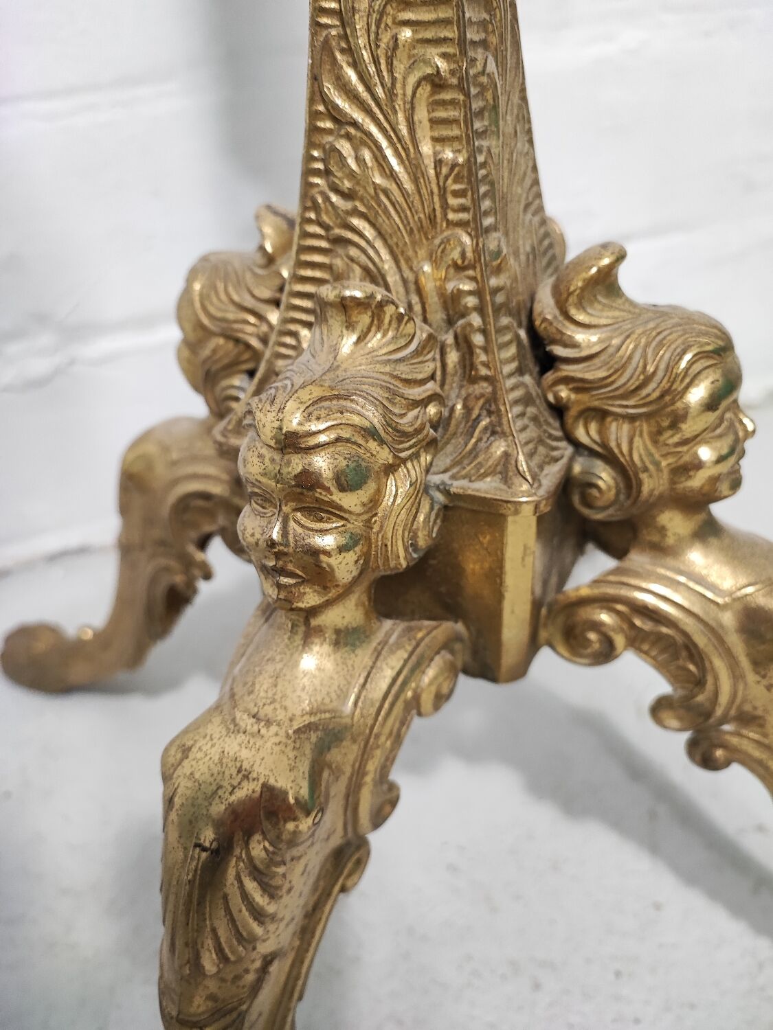 Coat rack on foot in onyx and bronze marble