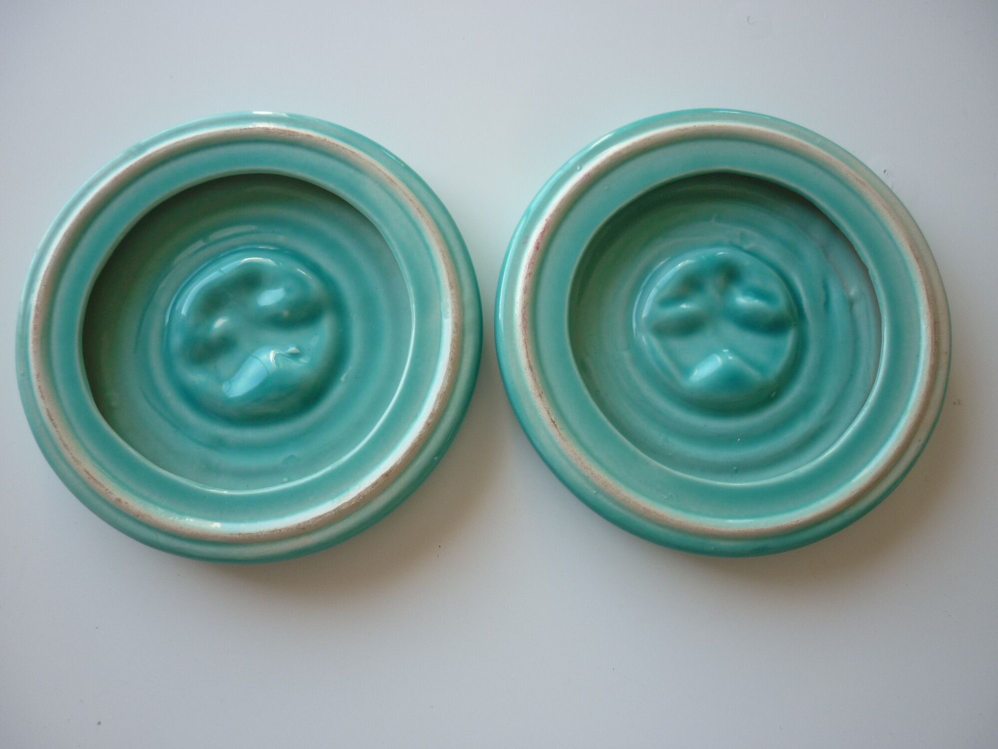 Paire de 2 sous verres/bouteilles en céramique turquoise et or