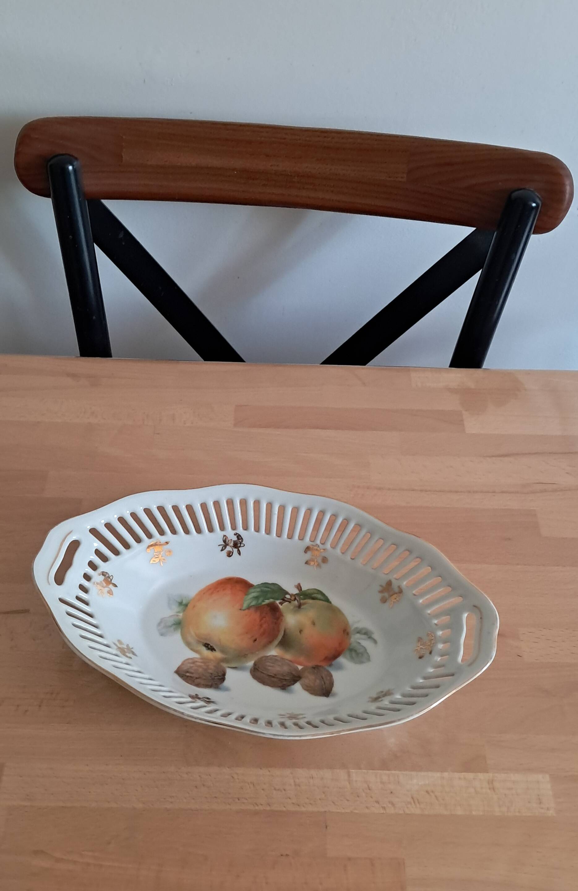 Openwork porcelain basket