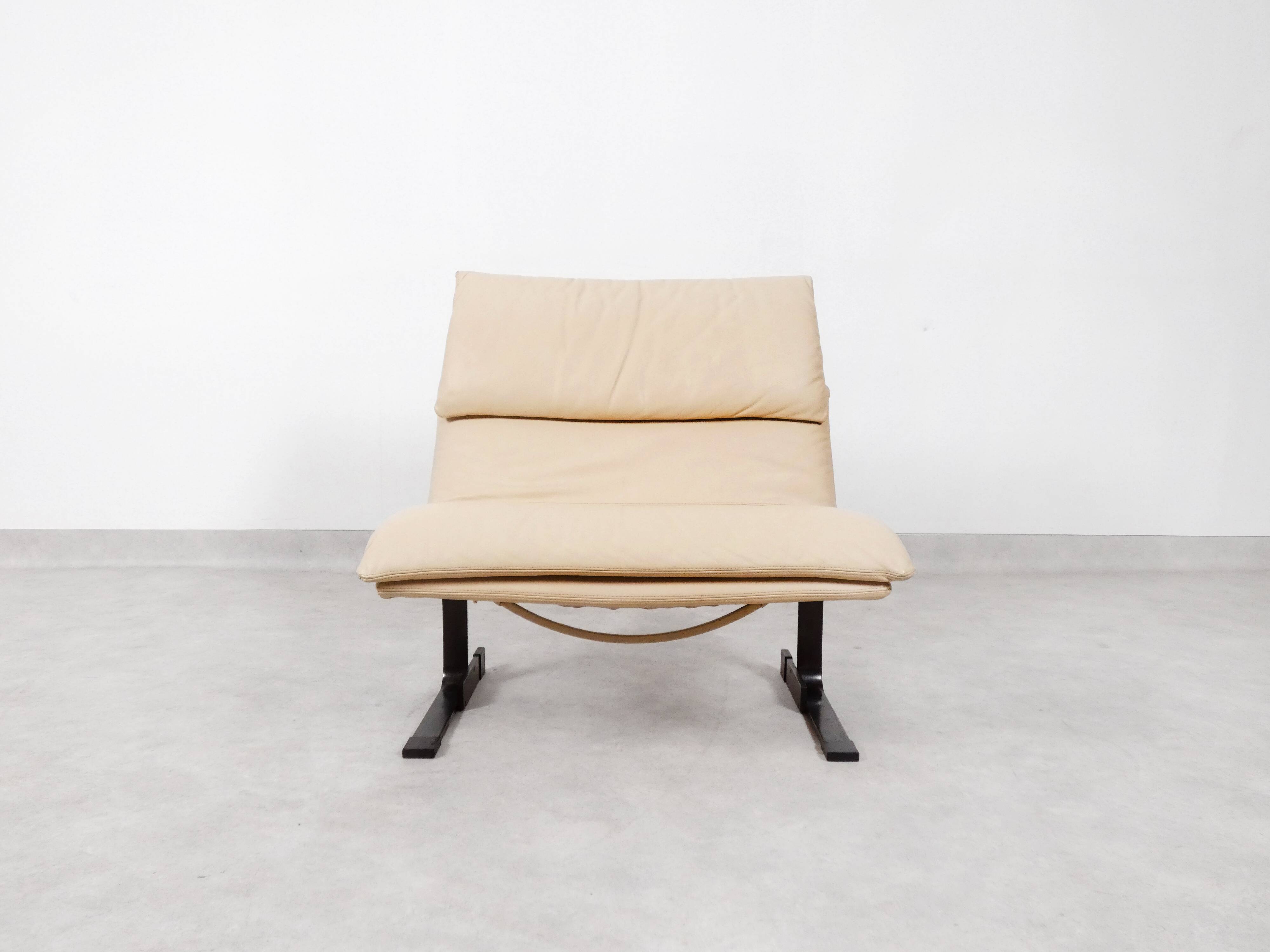 Saporiti Onda armchair in cream-colored leather