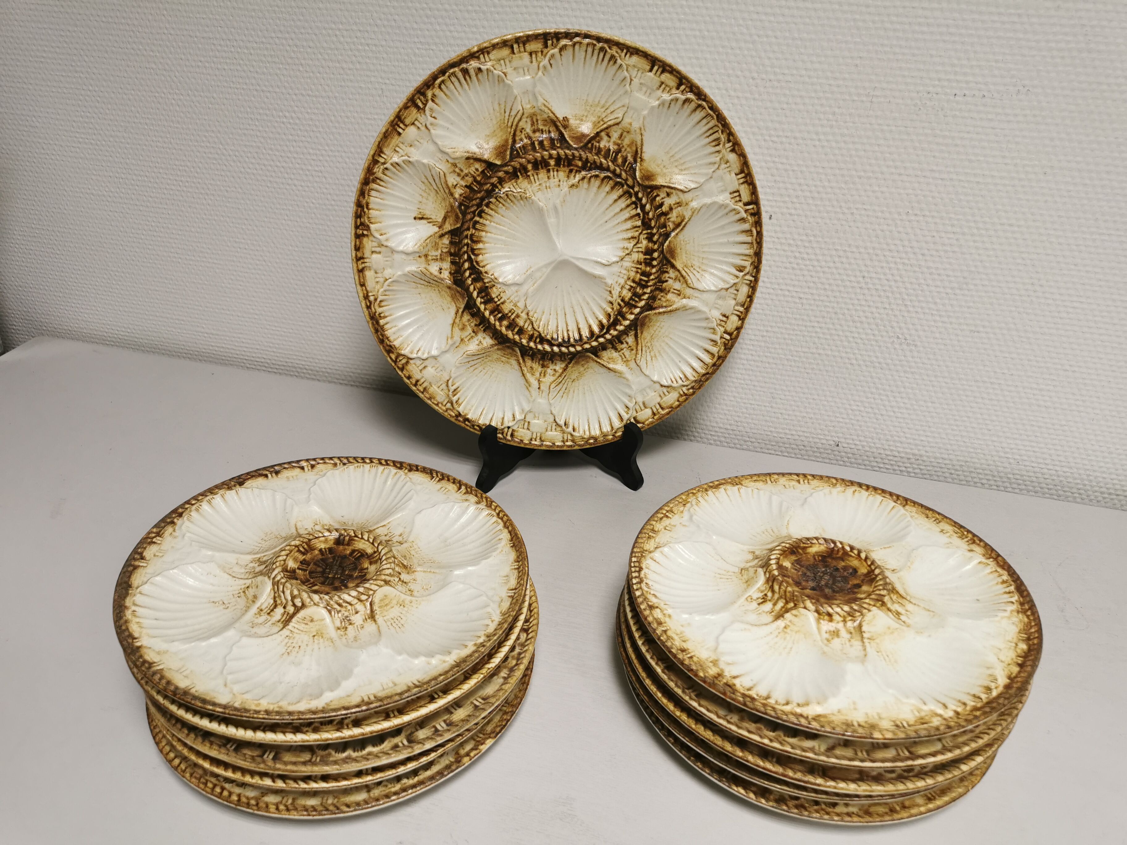 Vintage oyster / shellfish service of 10 plates + 1 dish in faience of longchamp france