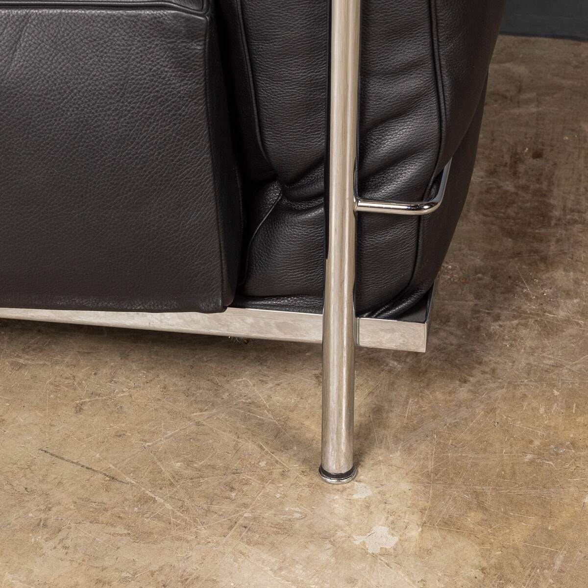 3 fauteuil grand confort, deux places cassina sofa. le corbusier