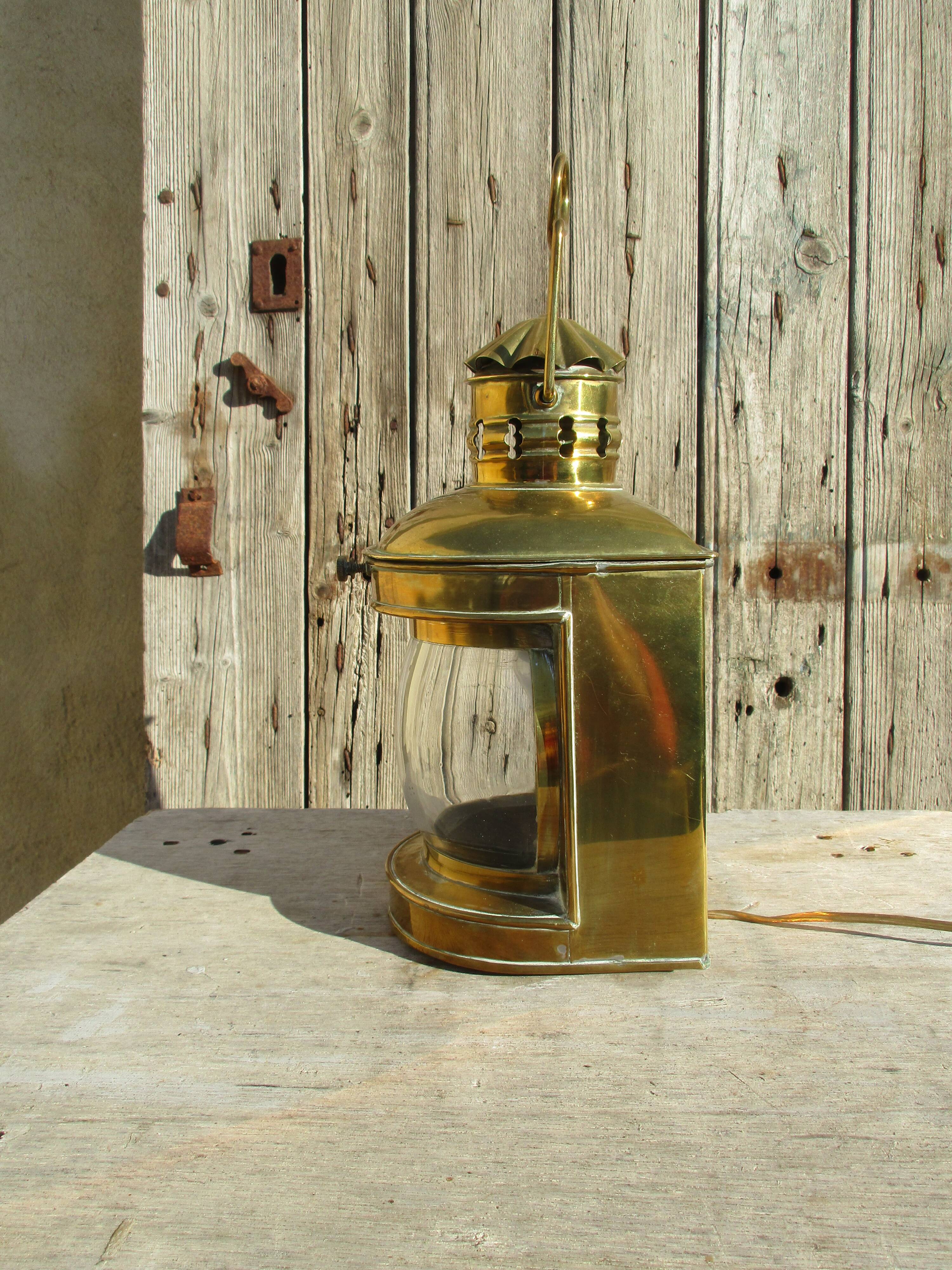 Brass boat tempete lamp