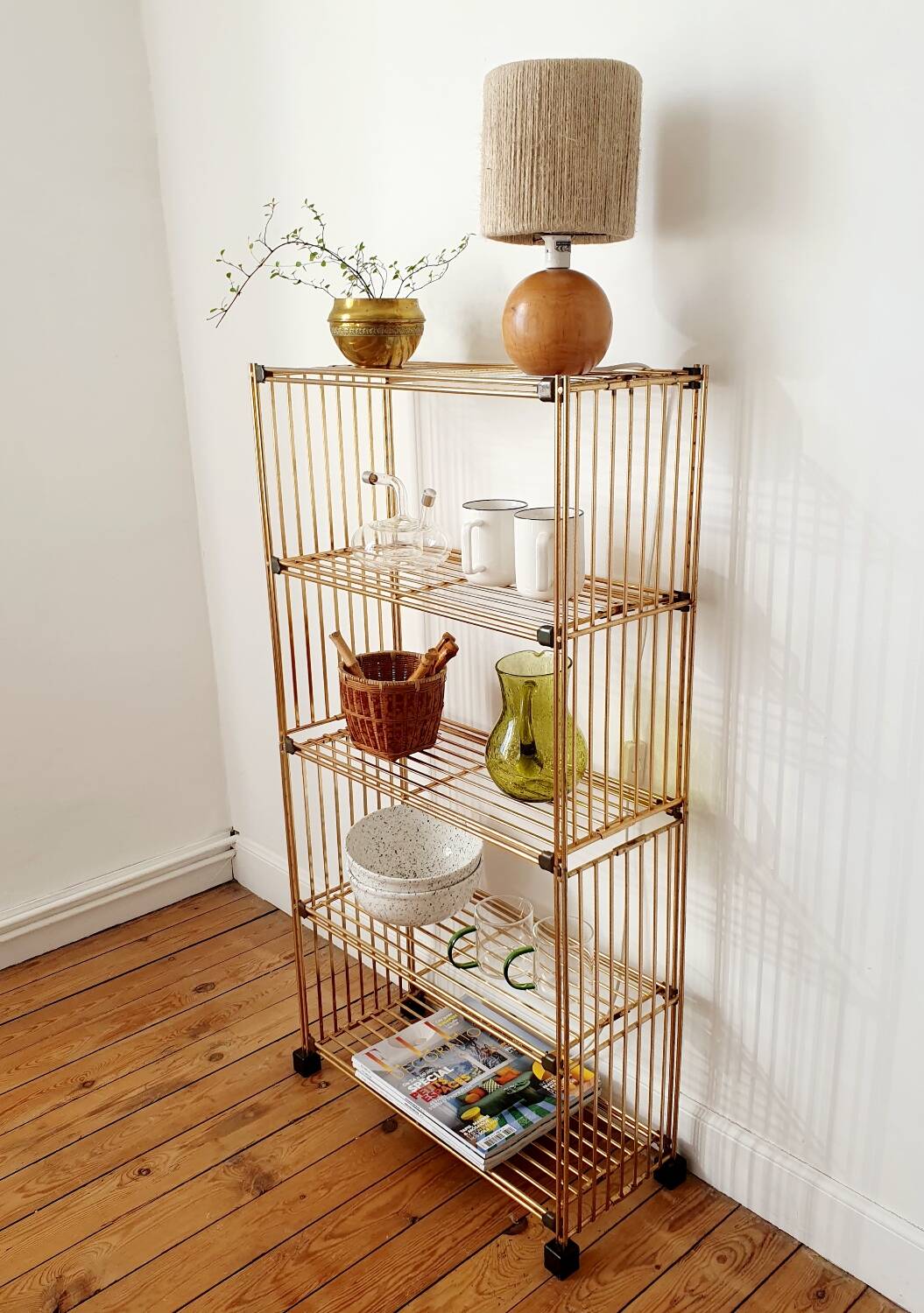 Modular gold metal wire shelf