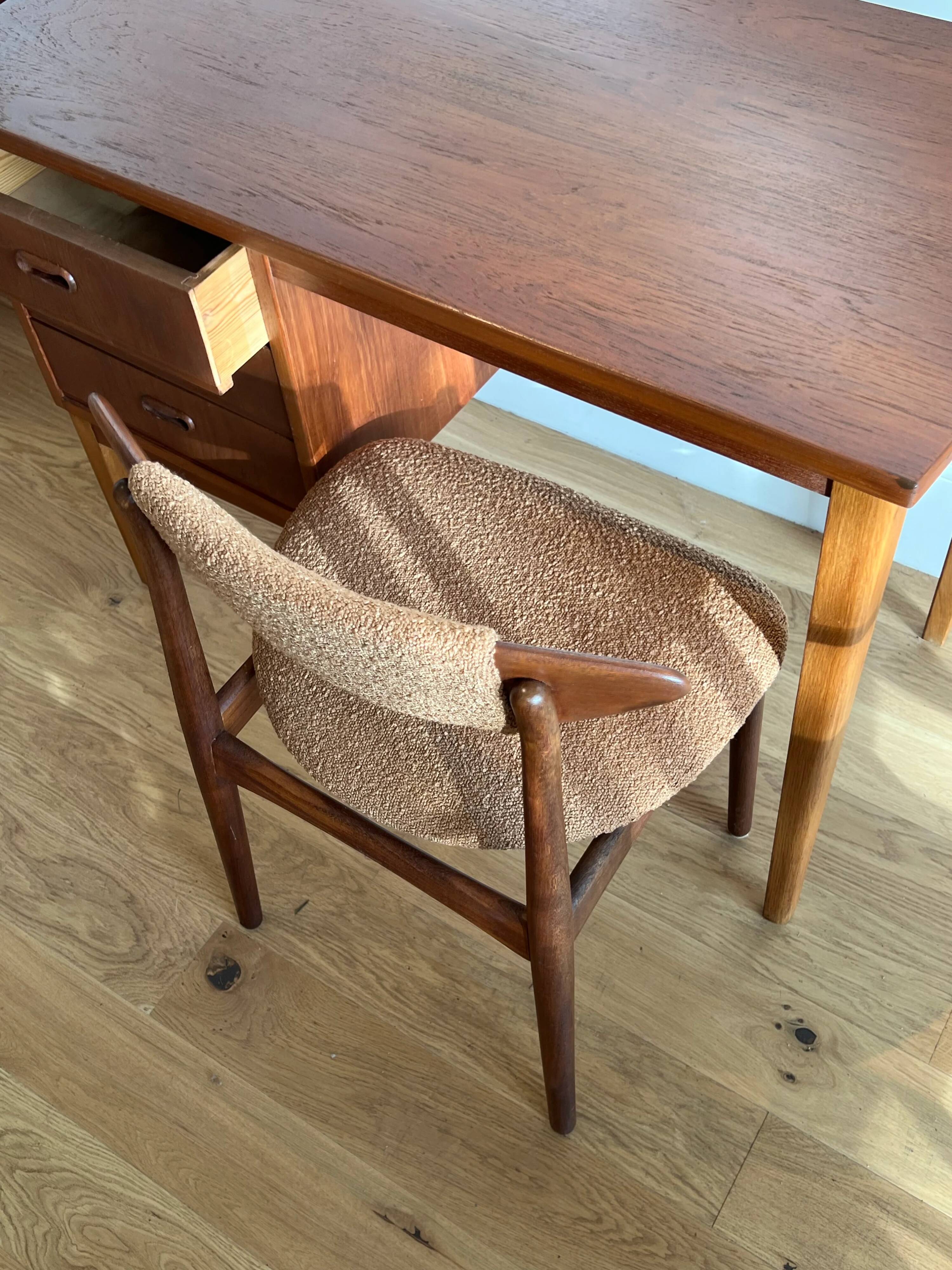 Chaise scandinave vintage en bouclette terracotta « Else »