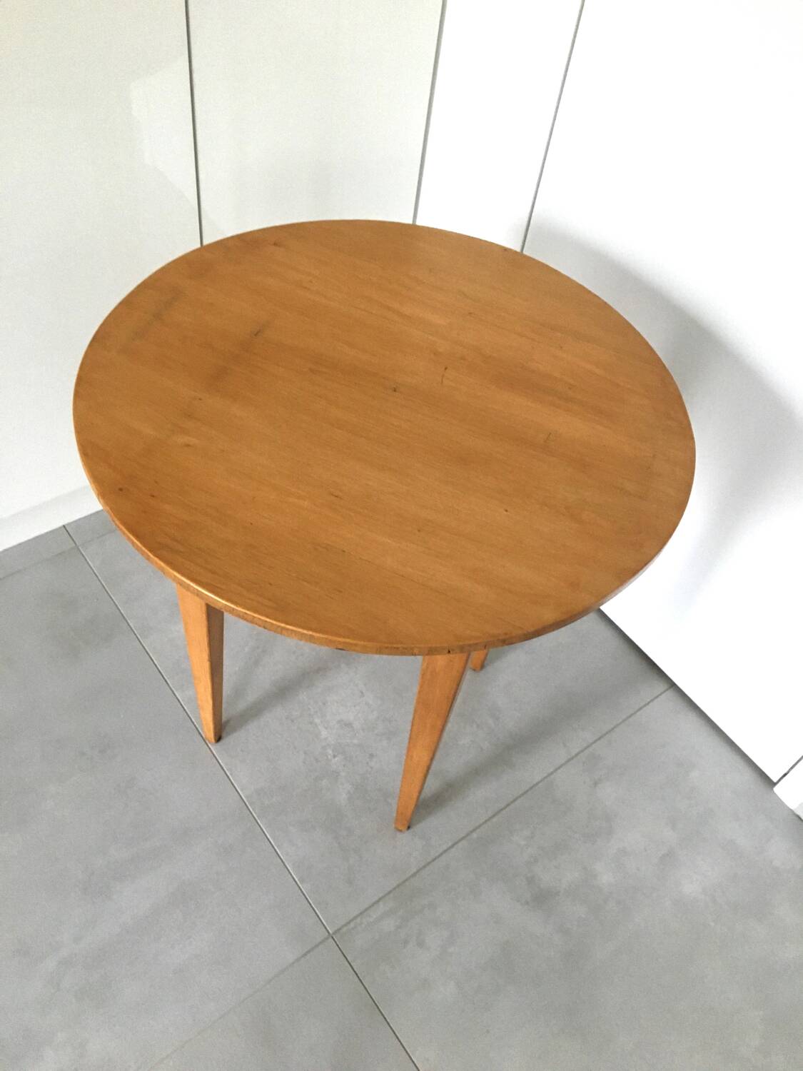 Wooden pedestal table from the 80s spindle legs