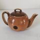Small graphic selfish teapot in gradient brown – 70s