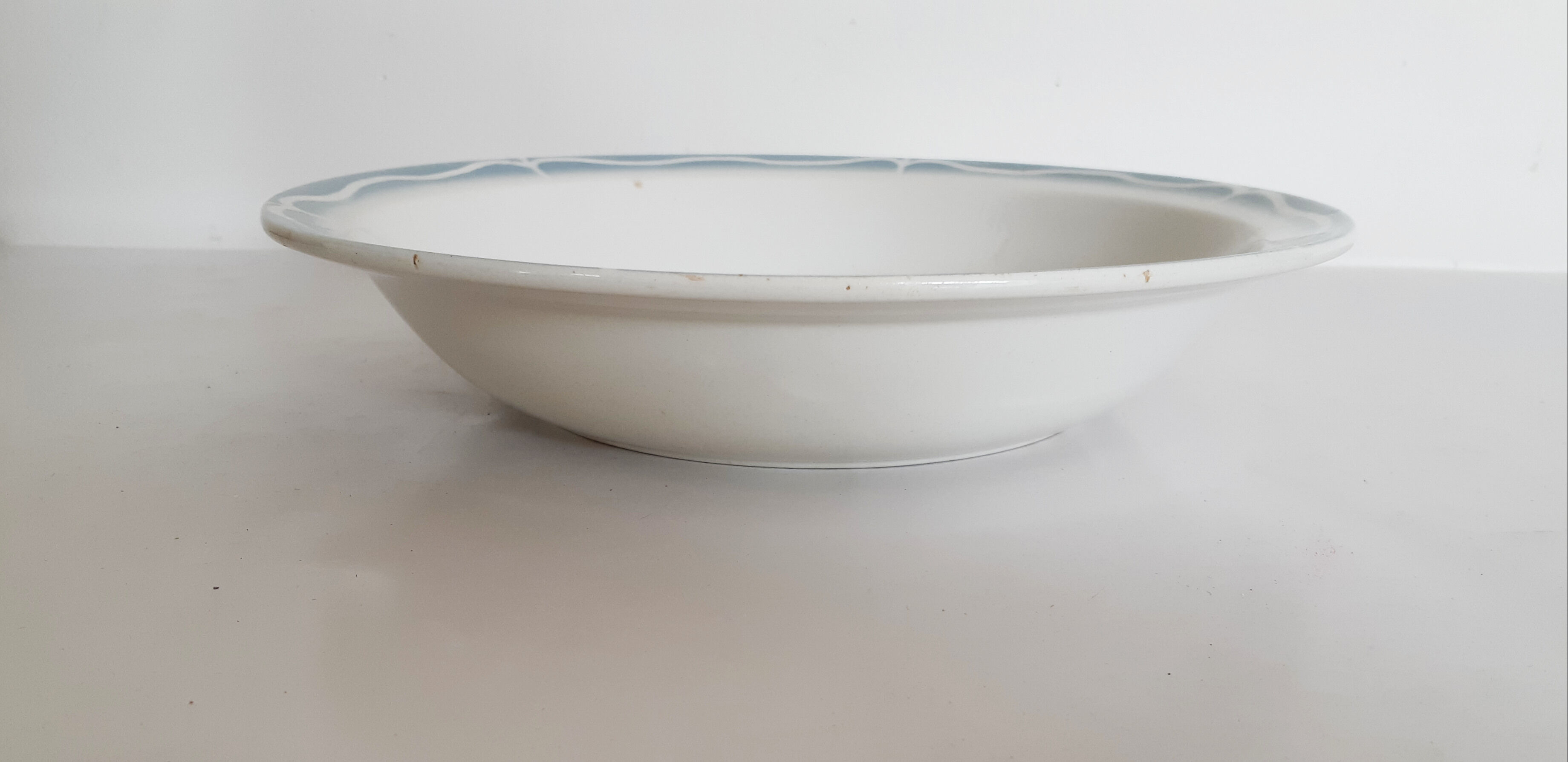 Hollow serving dish in Sarreguemines earthenware, Alesia de Digoin, French vntage, 50s