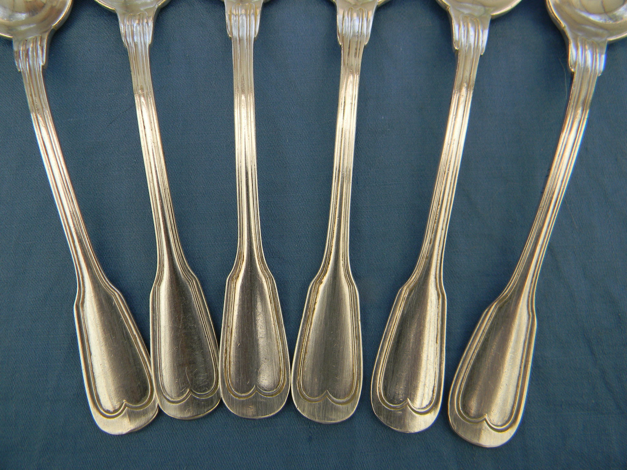 Set of 6 teaspoons in silver metal.