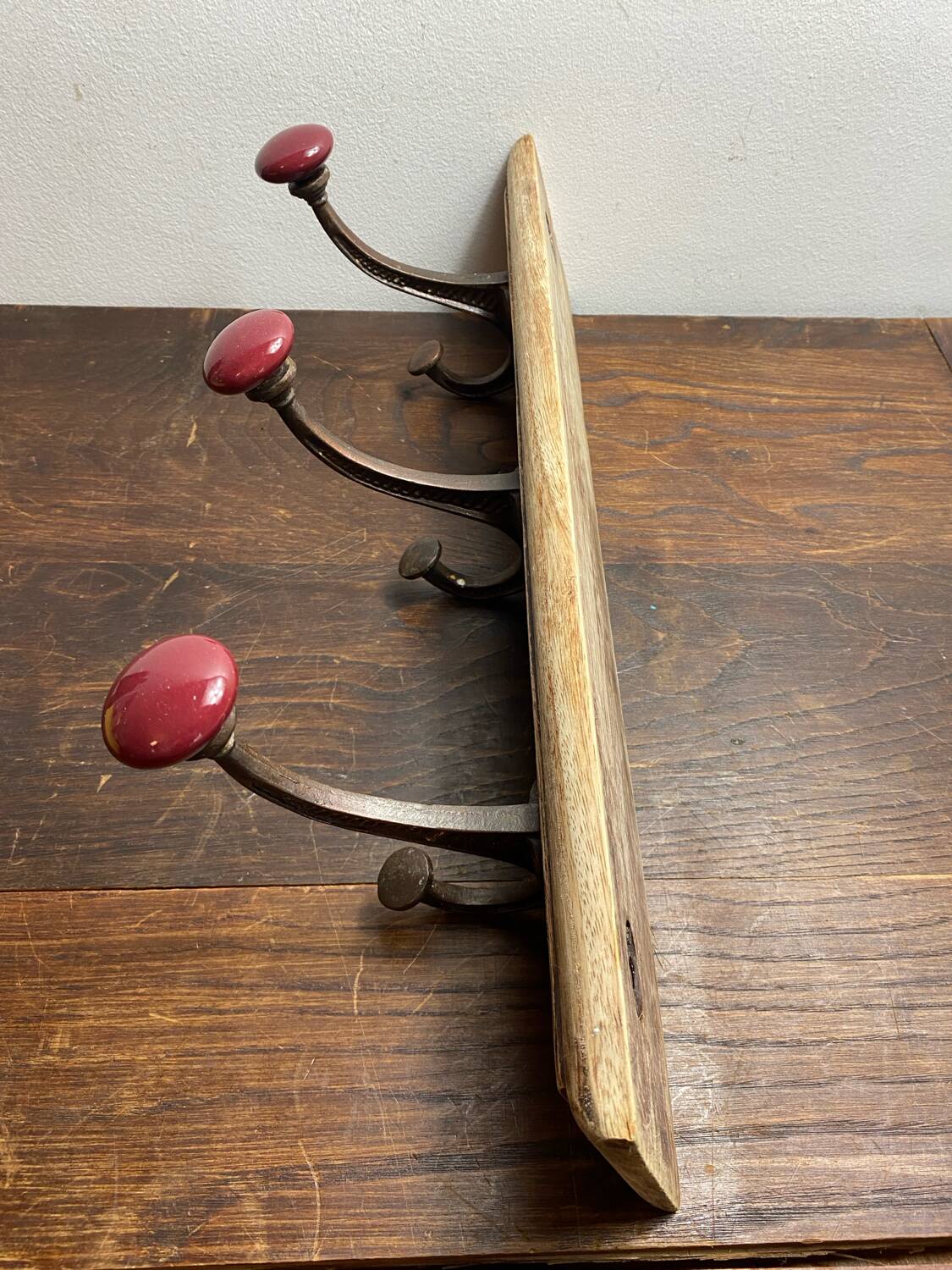 Wall hook with three hooks in wood, wrought iron, porcelain balls