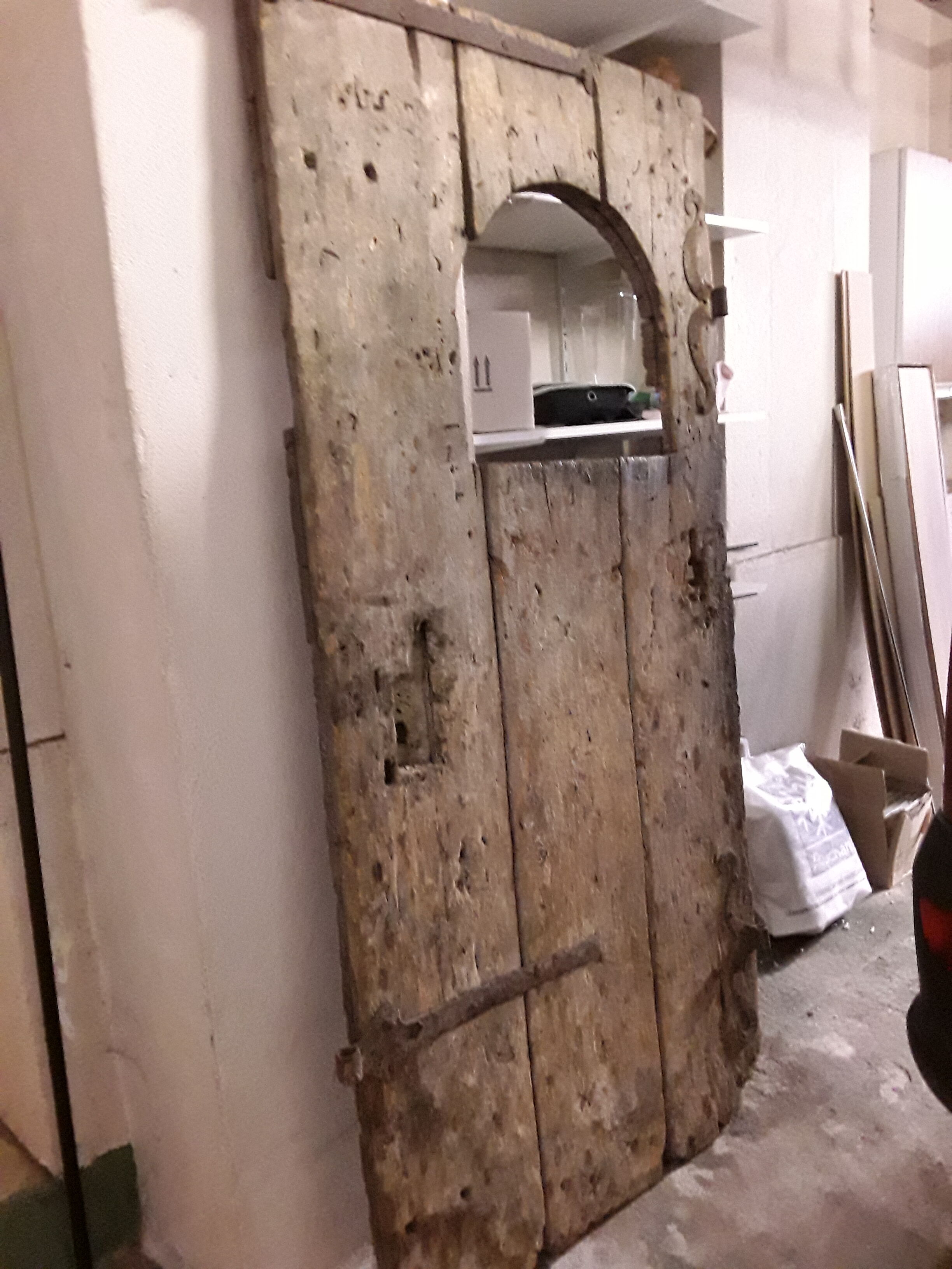 Porte en bois ancienne, 17e siècle