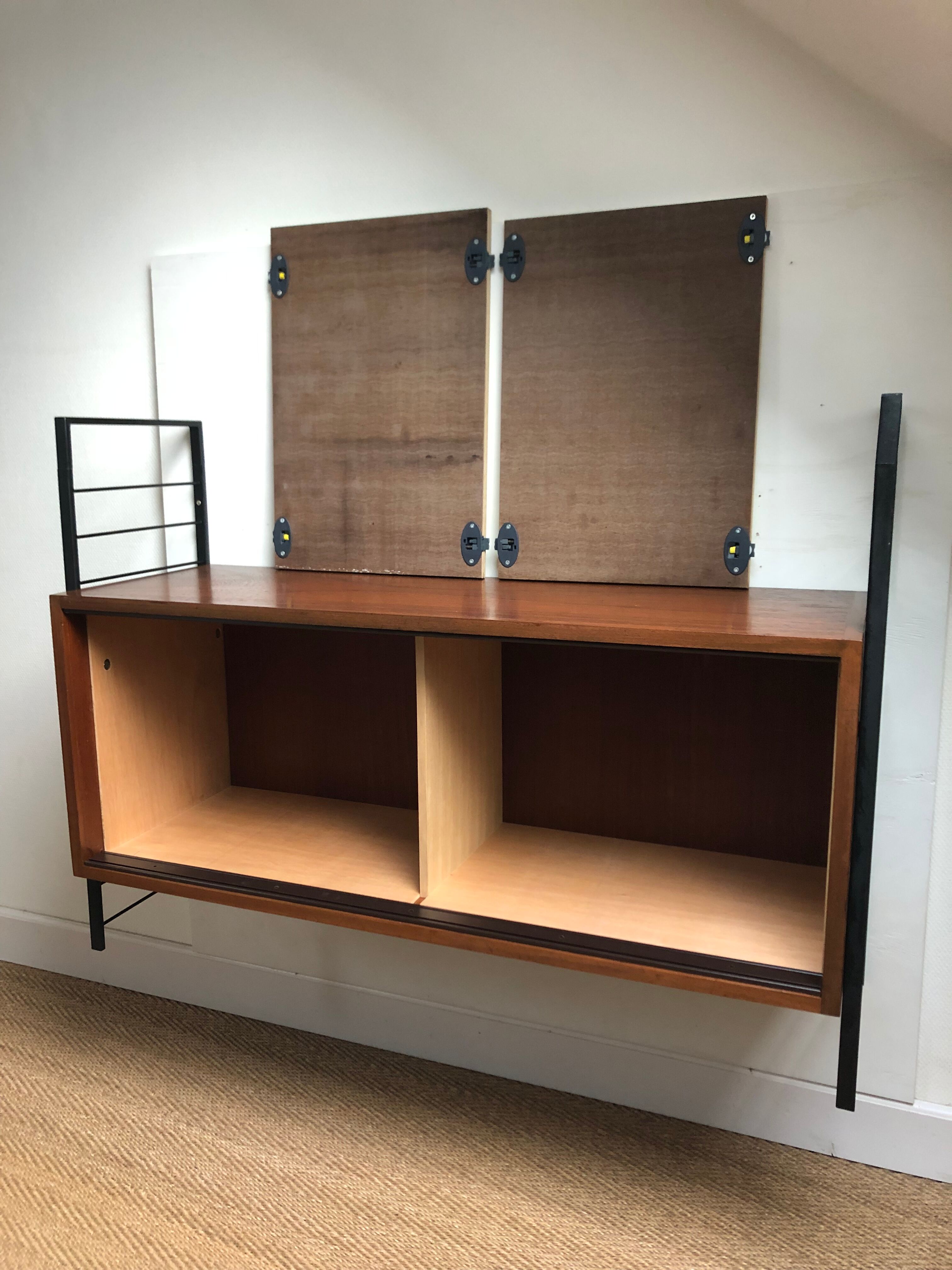 Wall-mounted sideboard