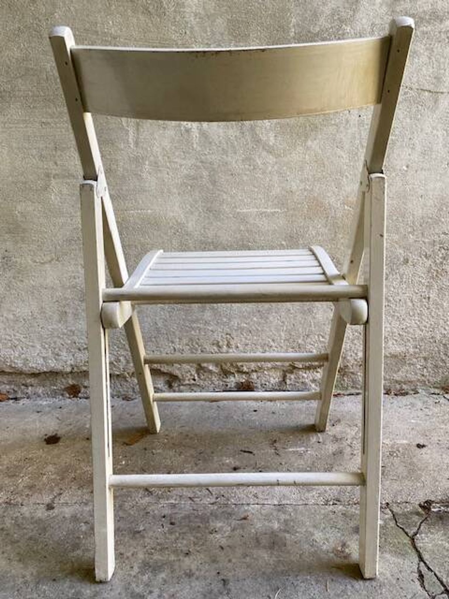 Extra folding chair / garden chair / vintage white lacquered solid wood office chair