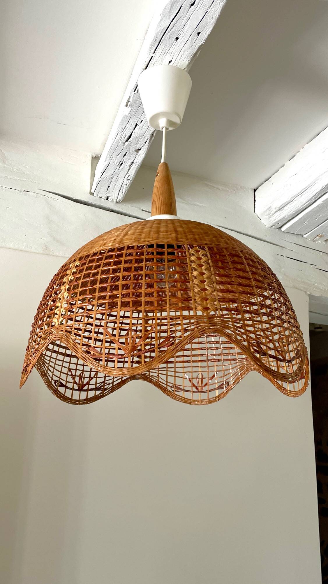 Vintage wicker flower pendant light