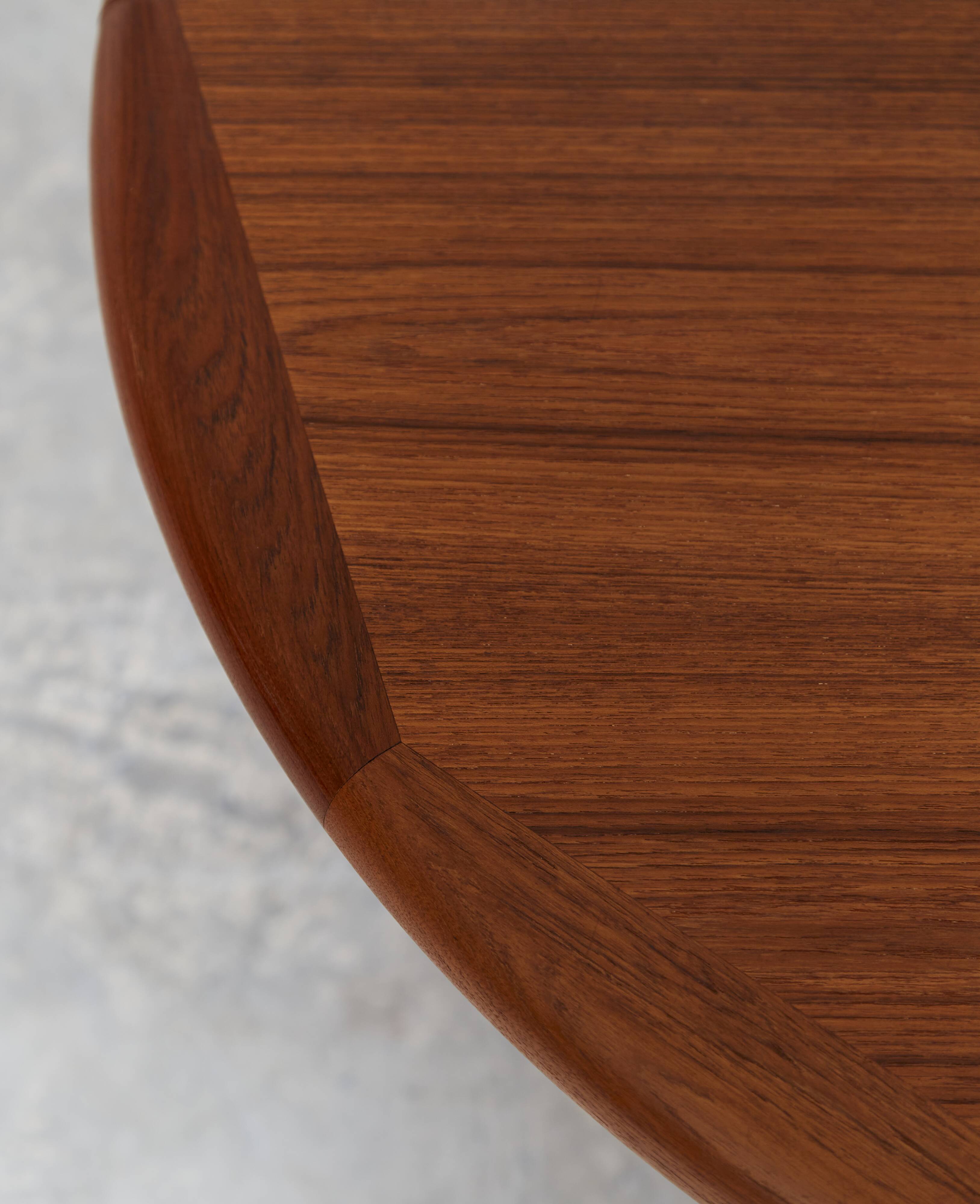 Table à manger en teck du milieu du siècle par Falster Møbelfabrik