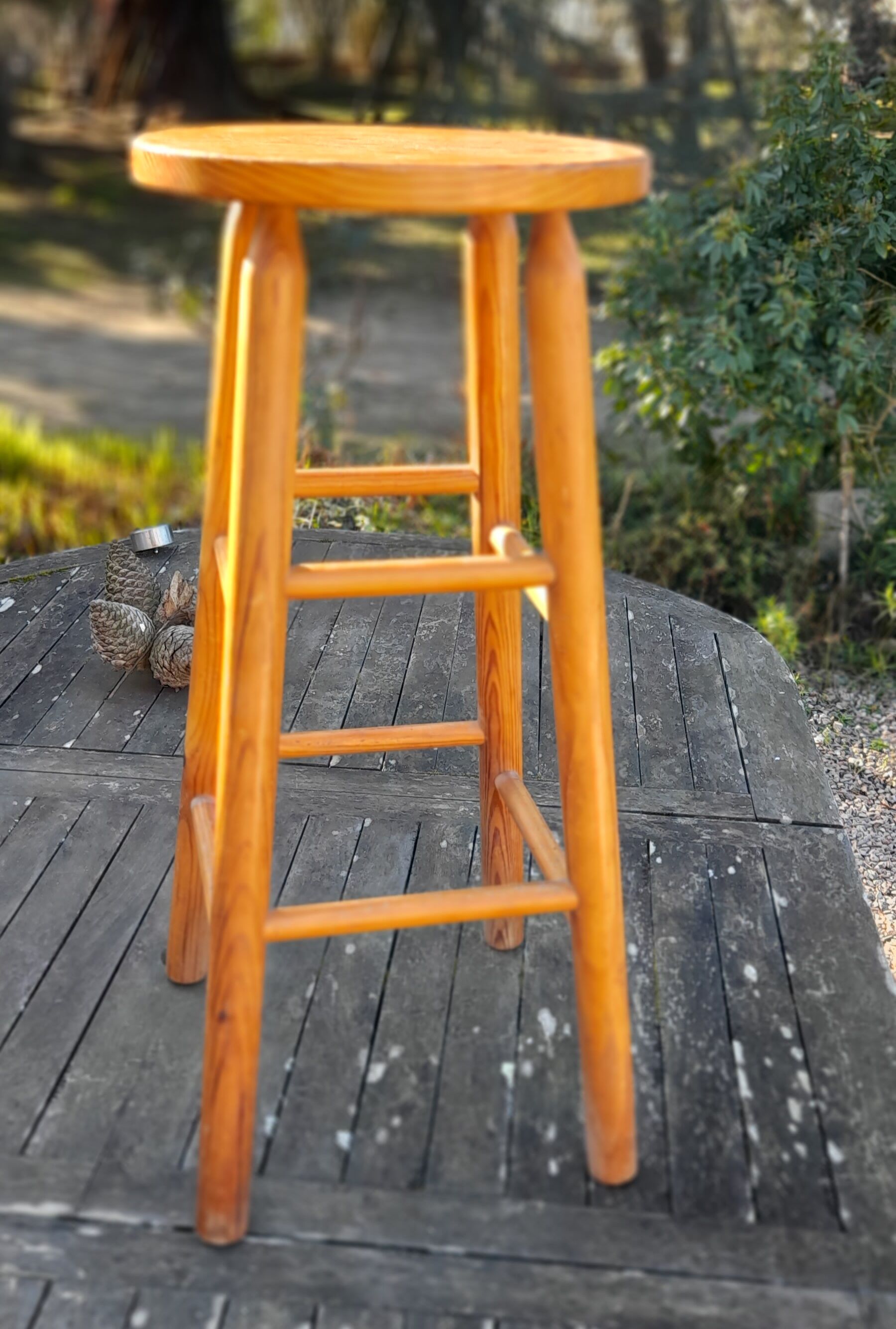 High bar stool in solid wood turned vintage 1970/1980