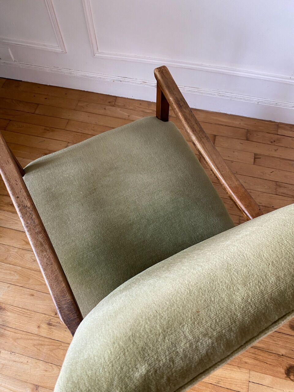 Fauteuil vintage en velours vert